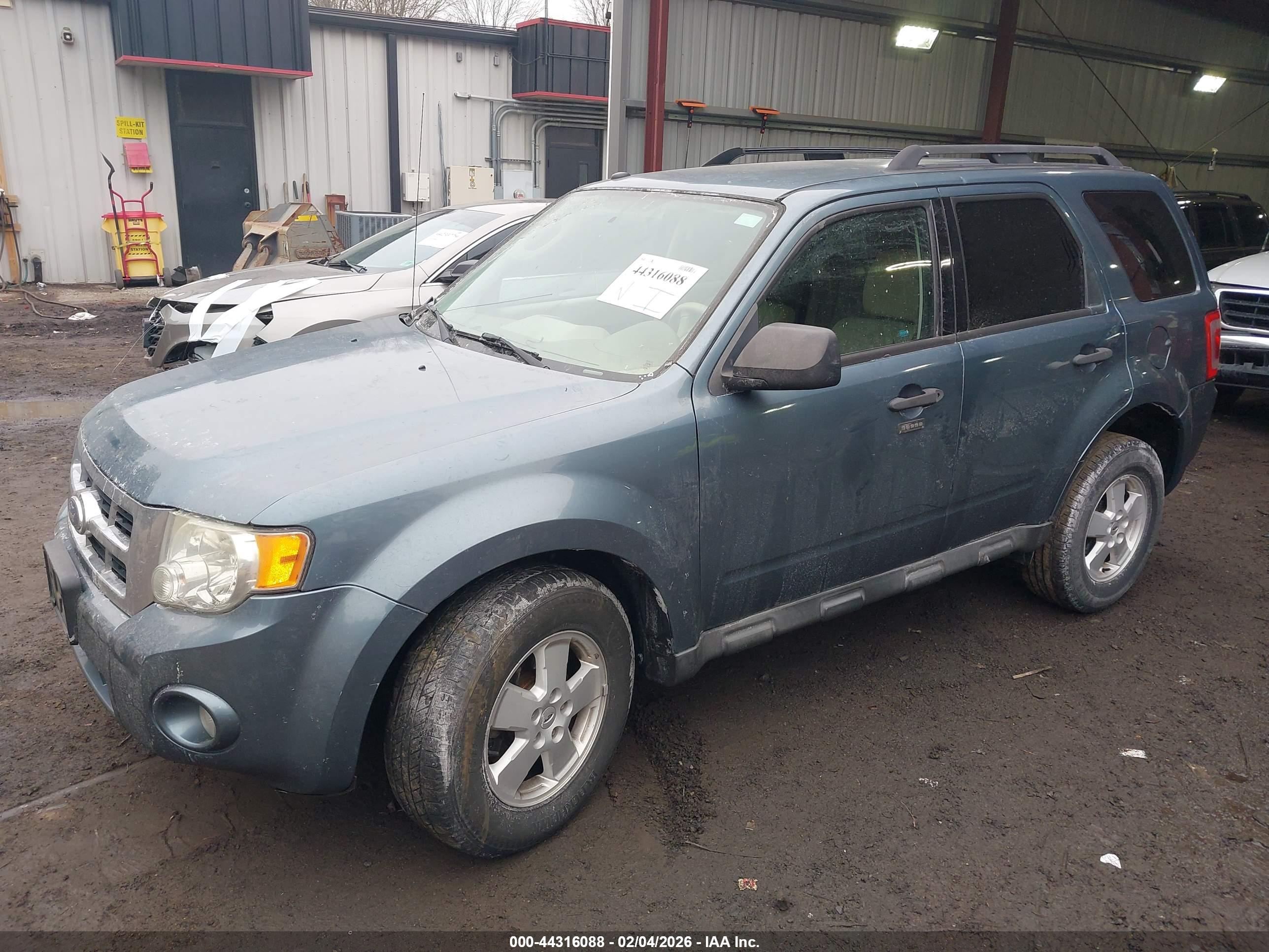 FORD ESCAPE image 2