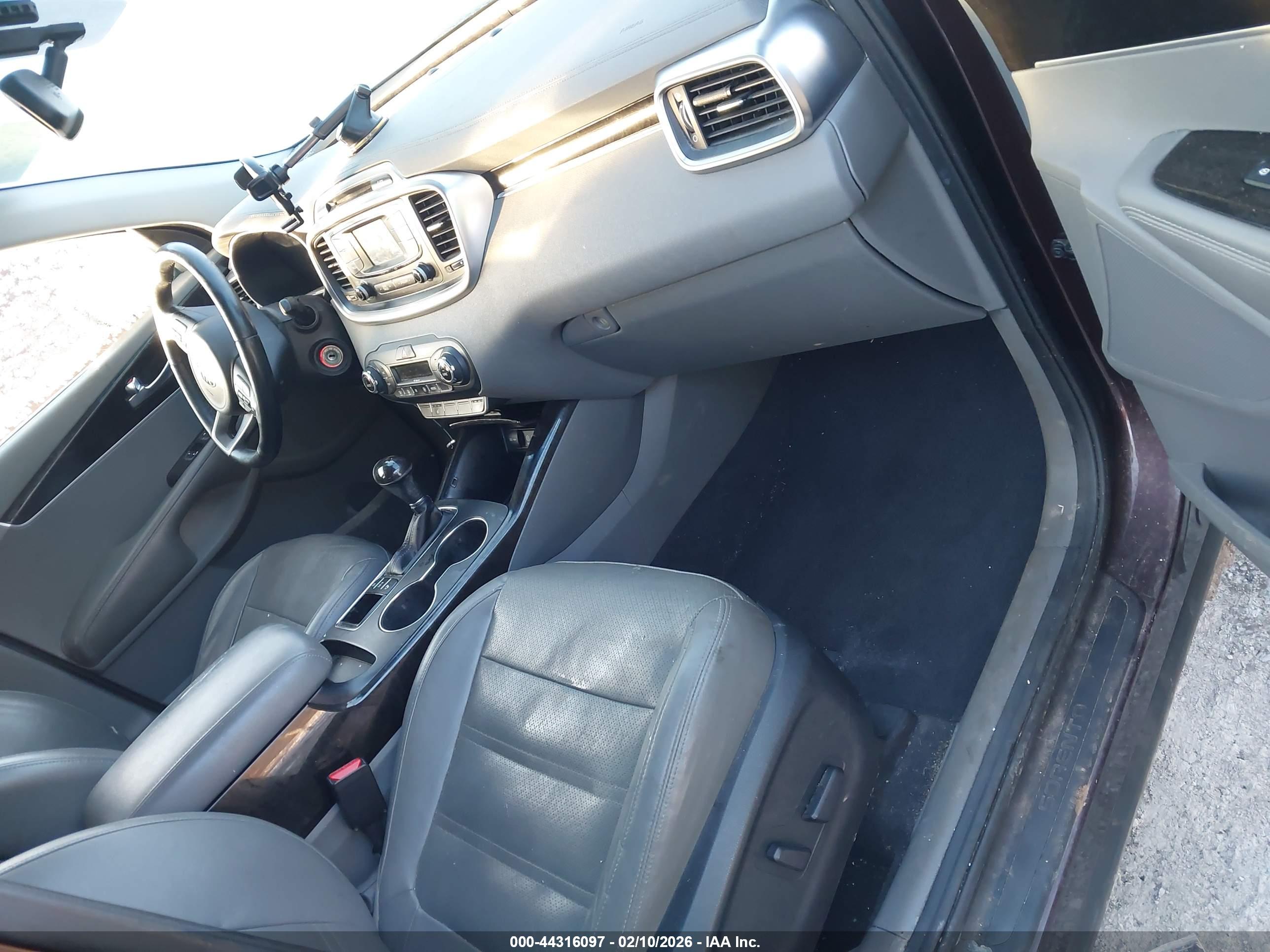 KIA SORENTO image 5