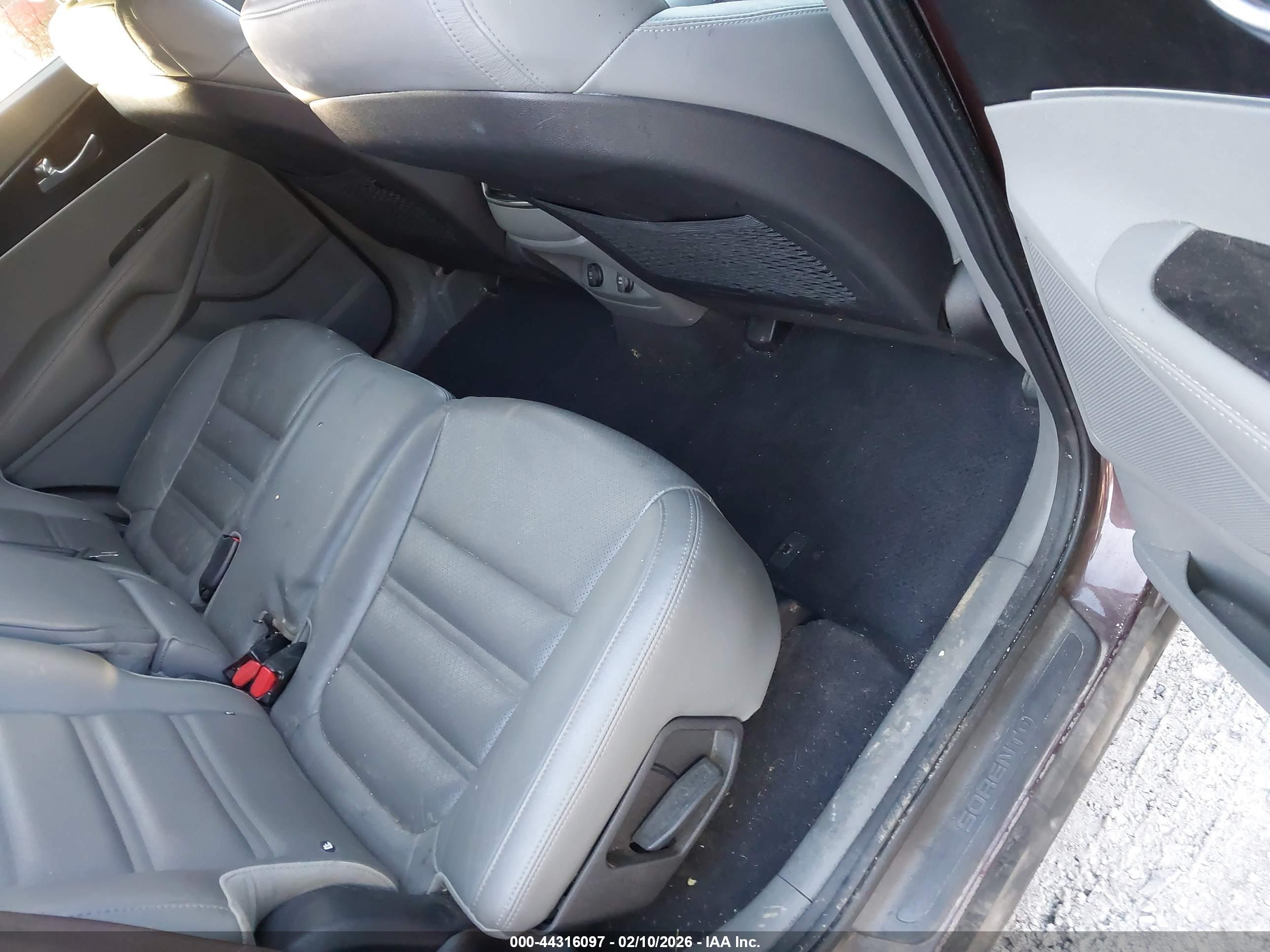 KIA SORENTO image 8