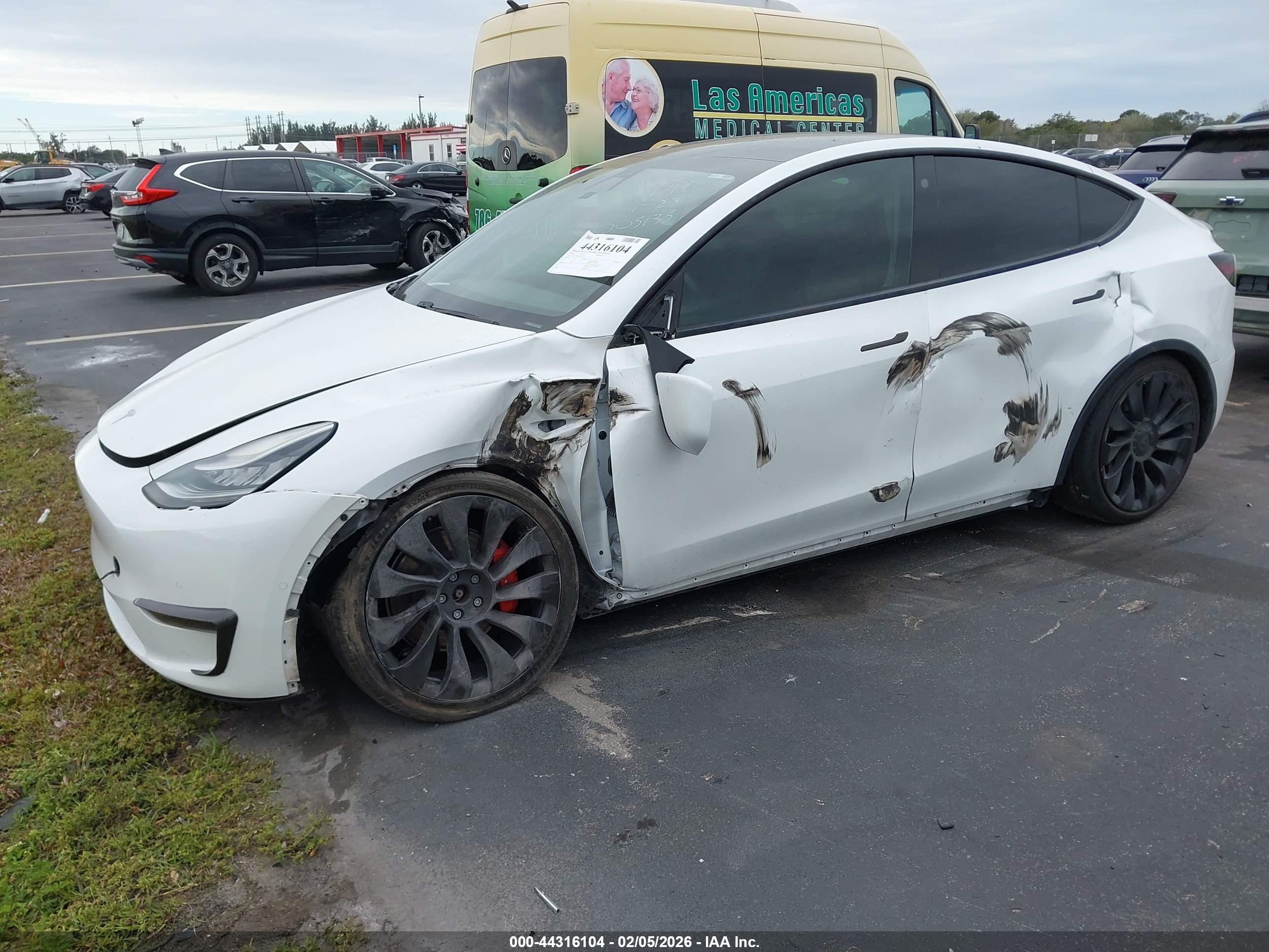 TESLA MODEL image 2