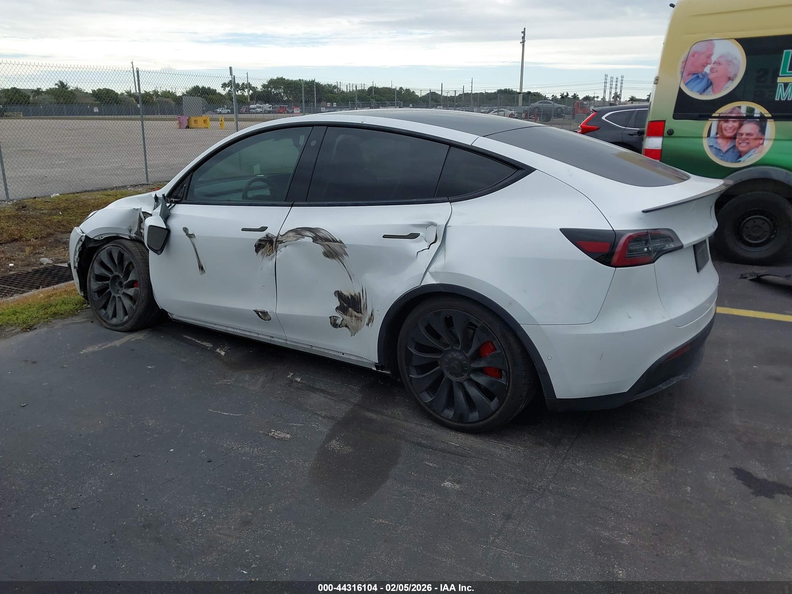 TESLA MODEL image 3