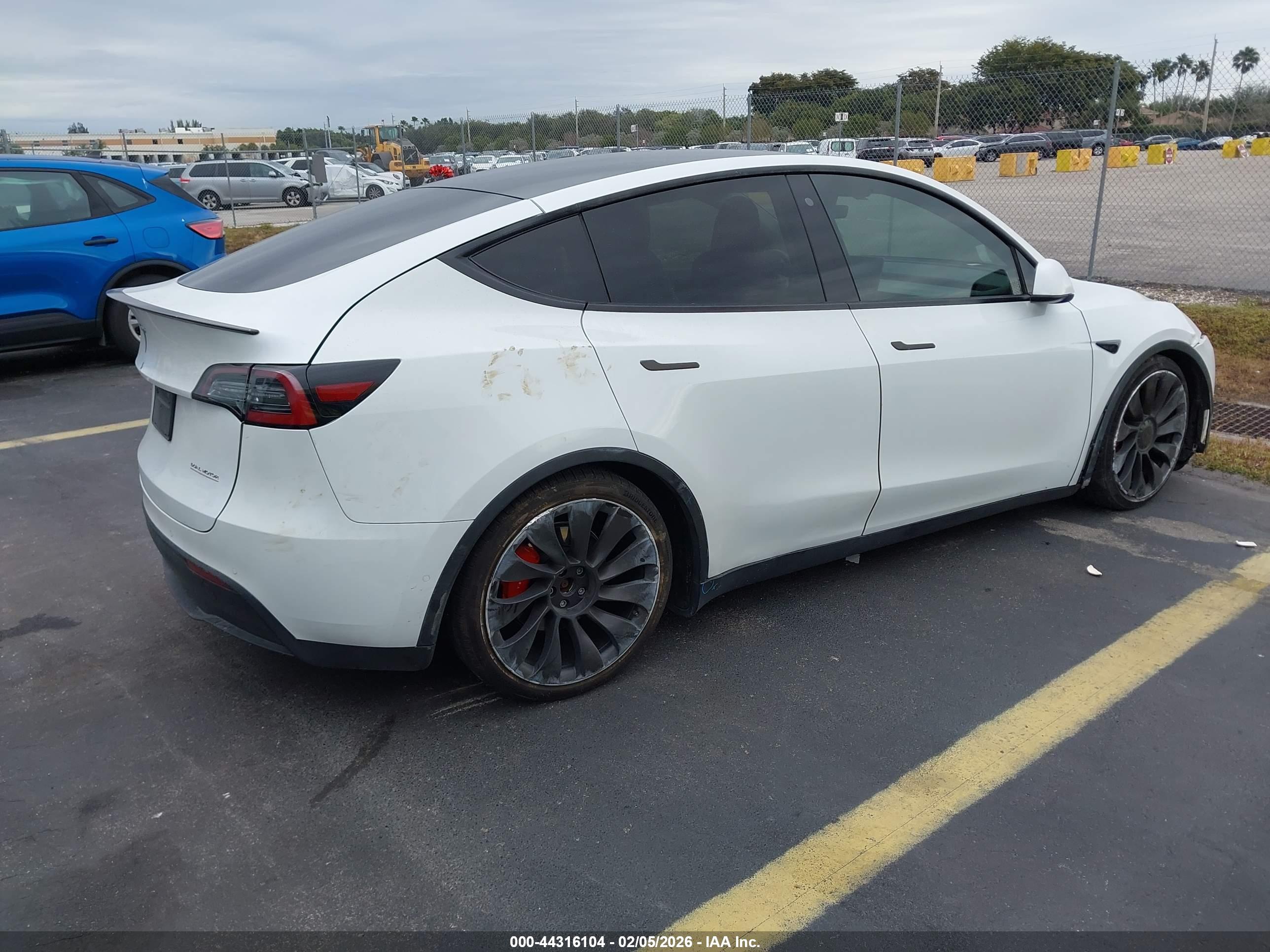 TESLA MODEL image 4