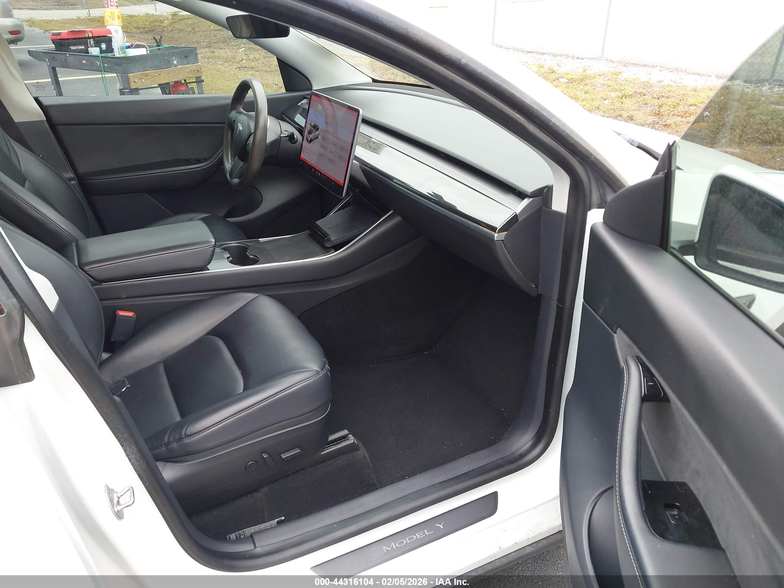 TESLA MODEL image 5