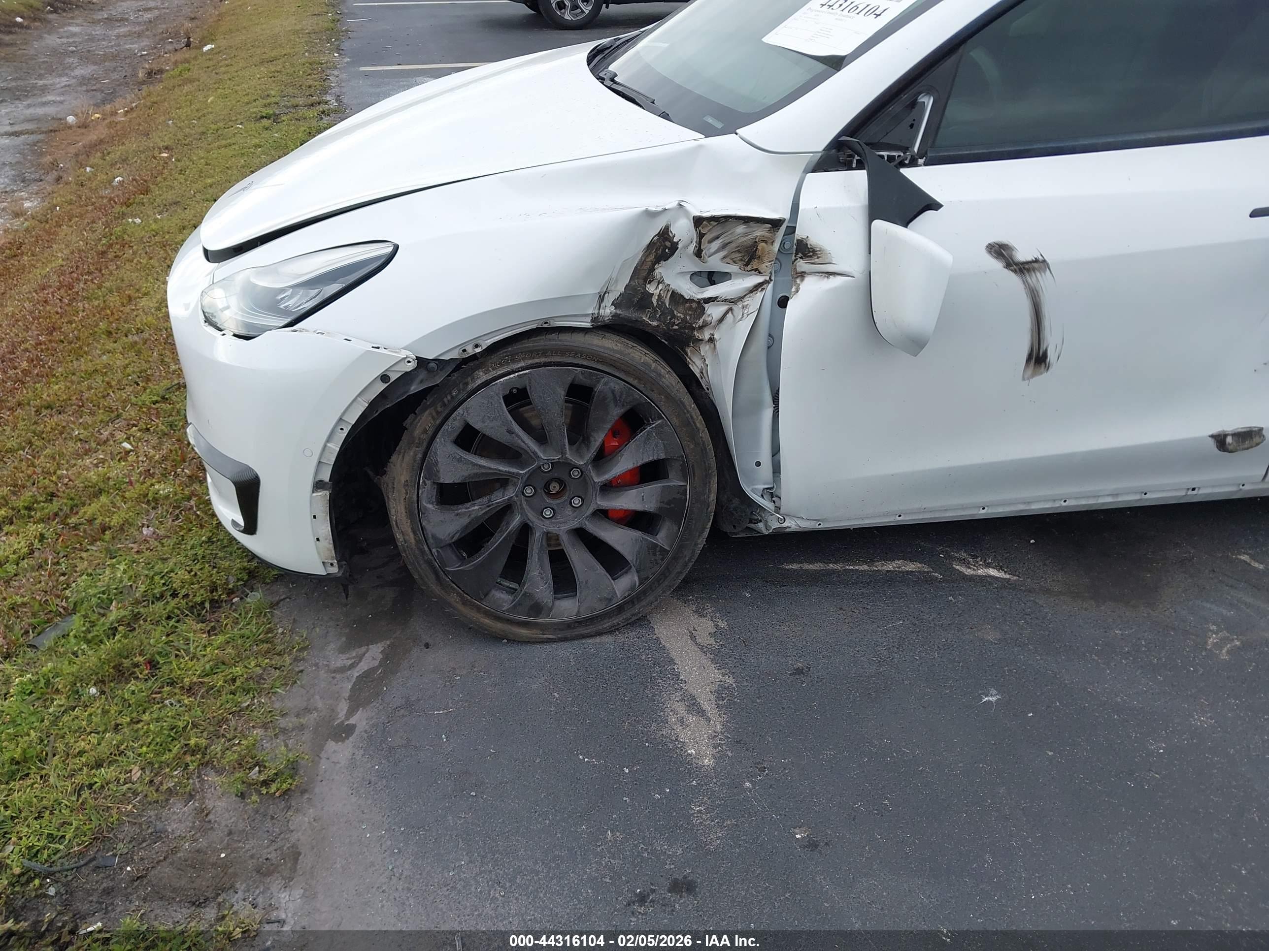 TESLA MODEL image 6