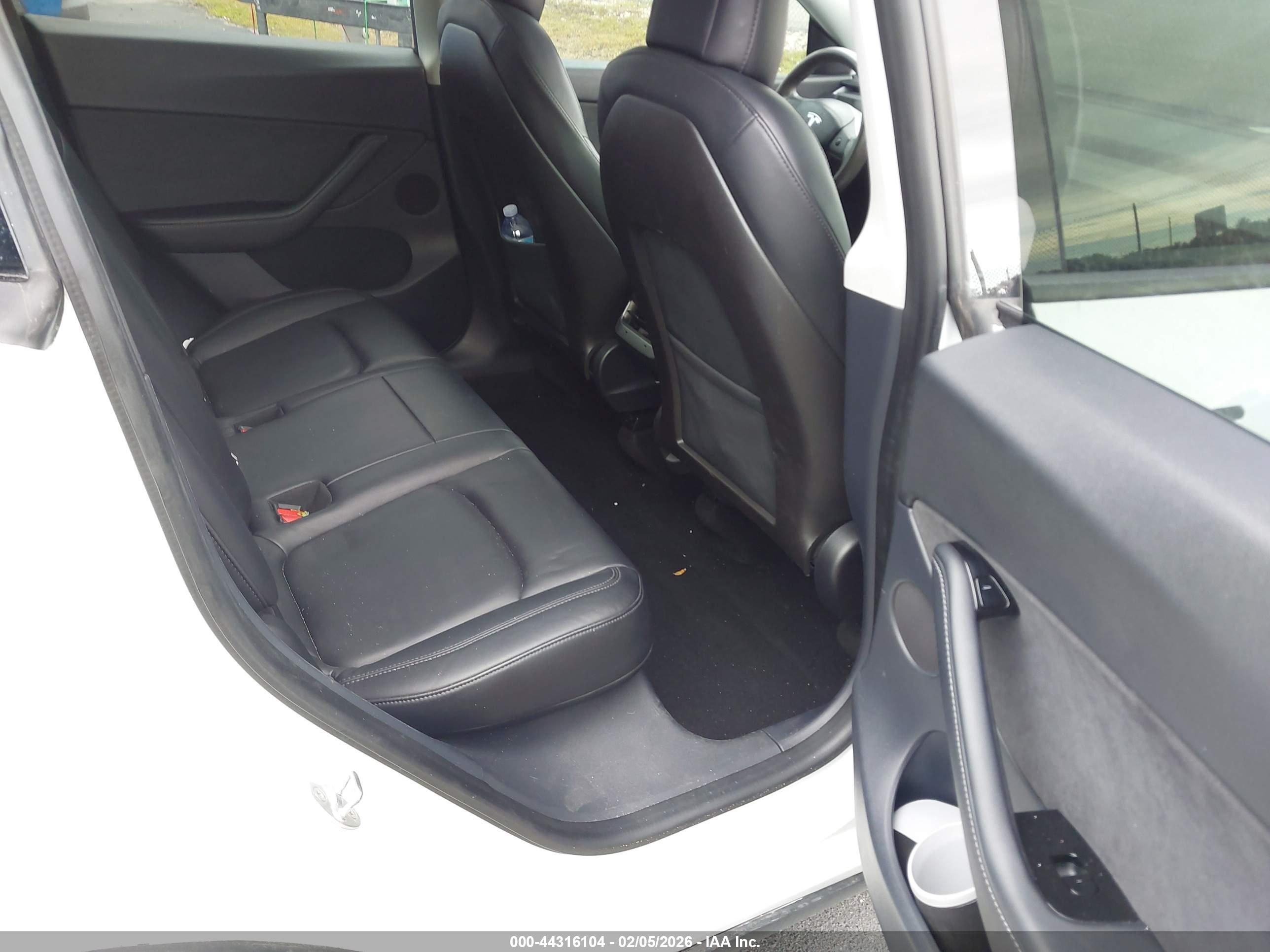 TESLA MODEL image 8