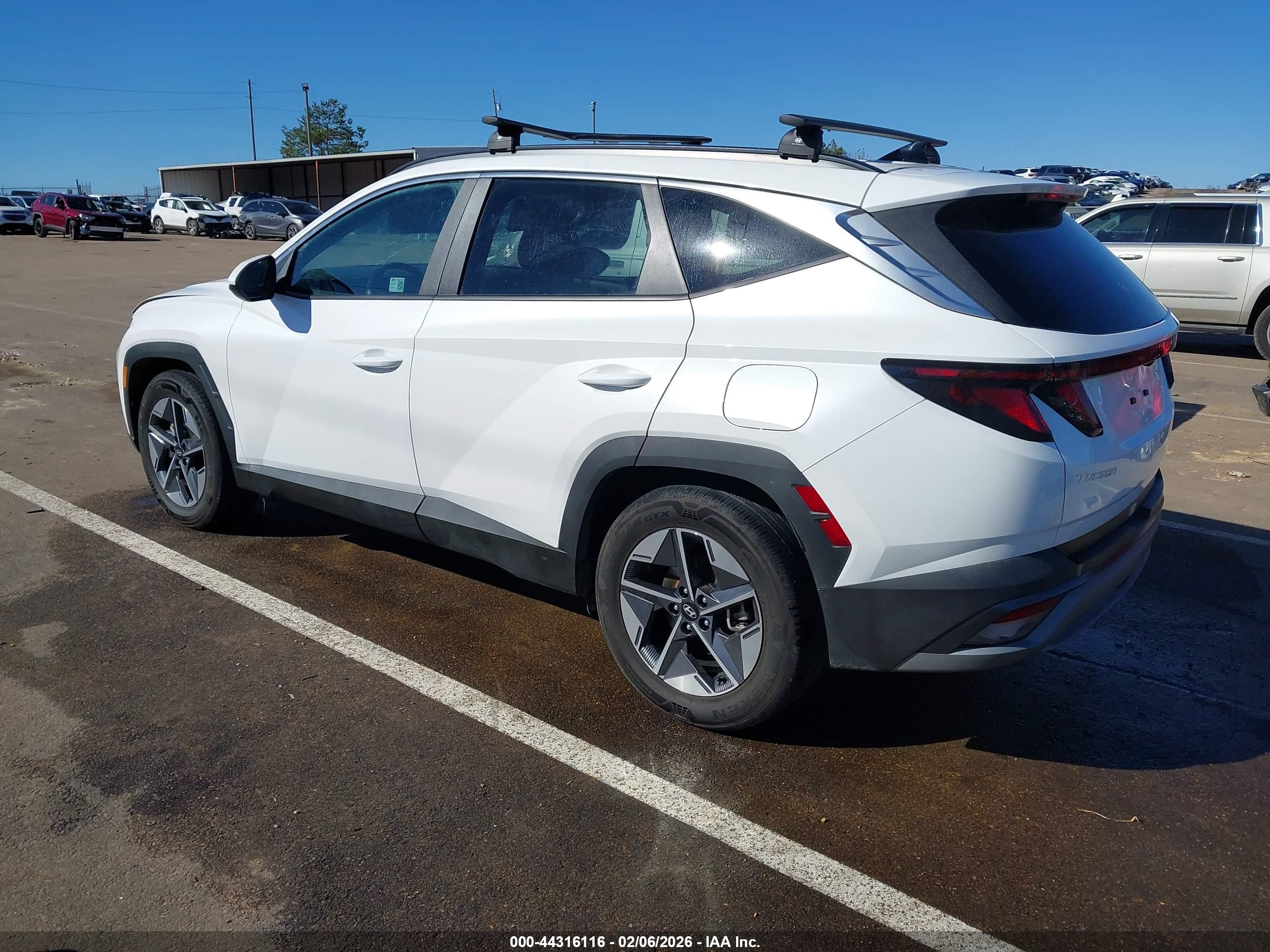 HYUNDAI TUCSON image 3