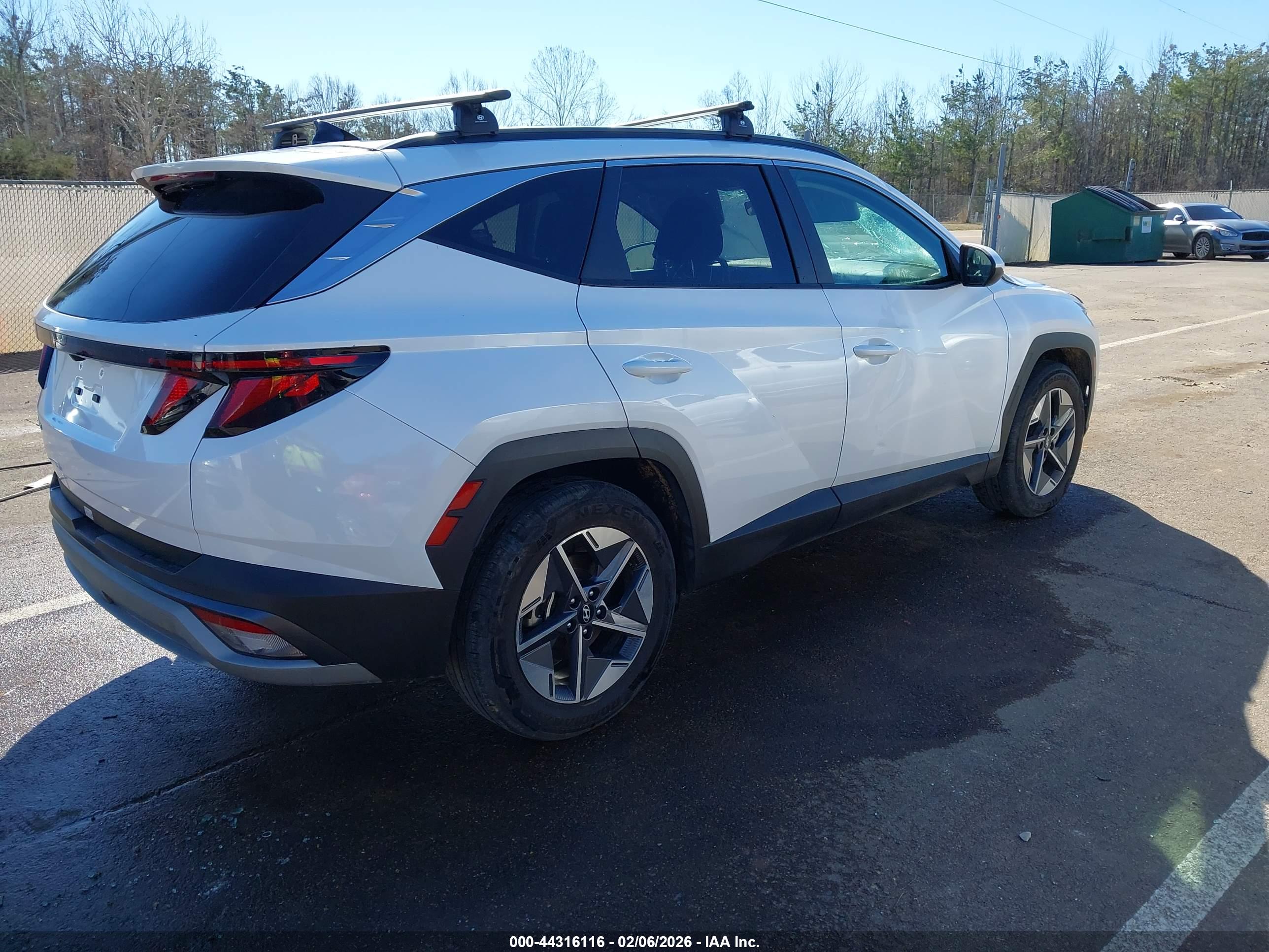 HYUNDAI TUCSON image 4