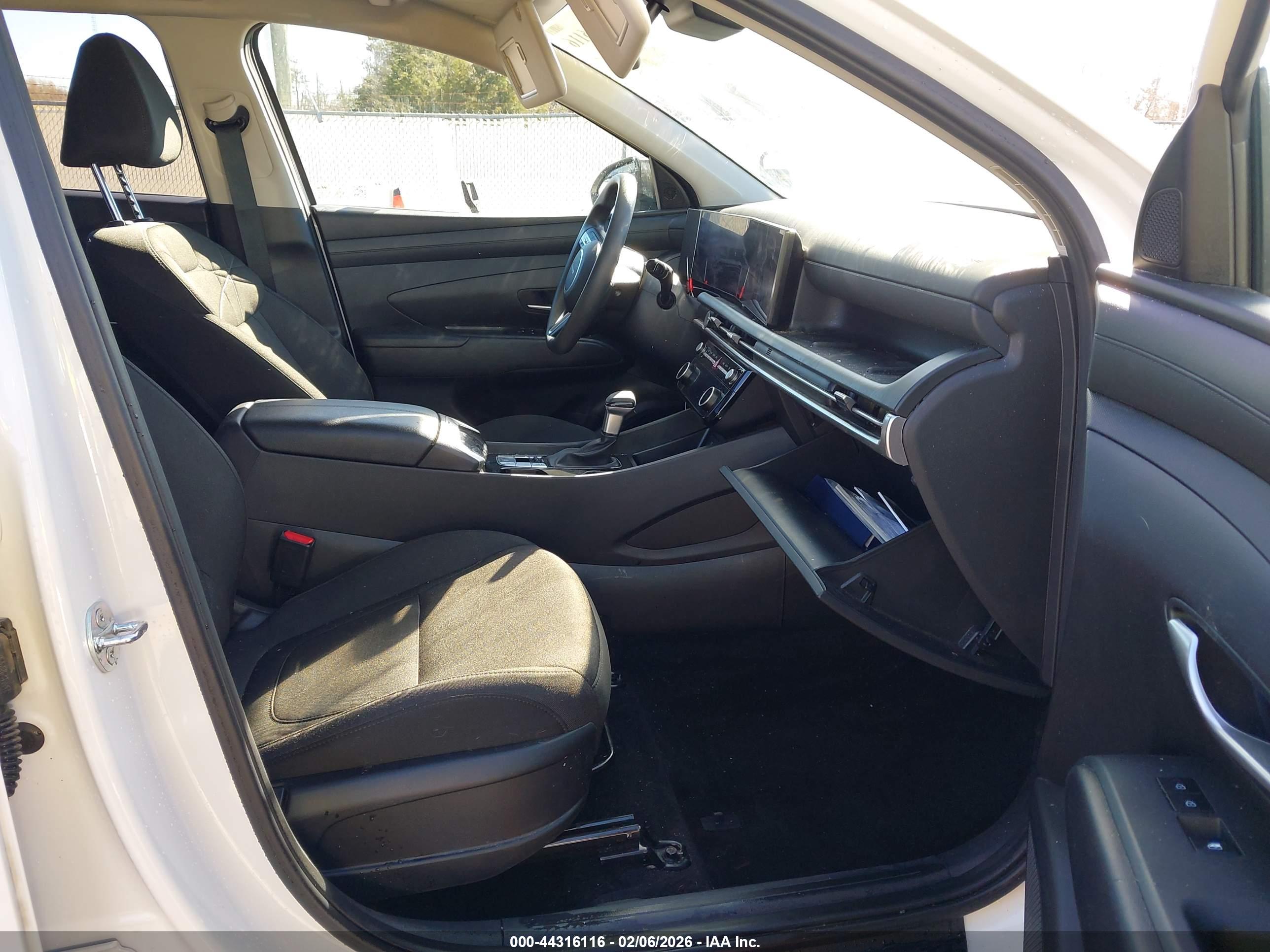 HYUNDAI TUCSON image 5