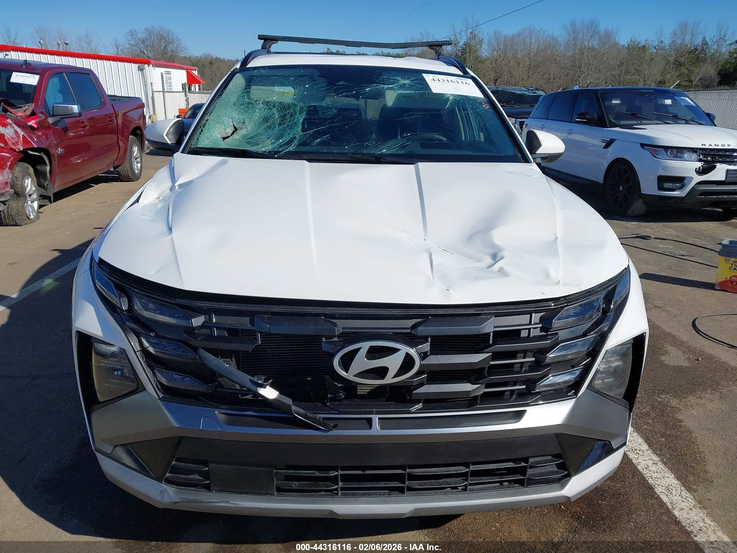 HYUNDAI TUCSON image 6