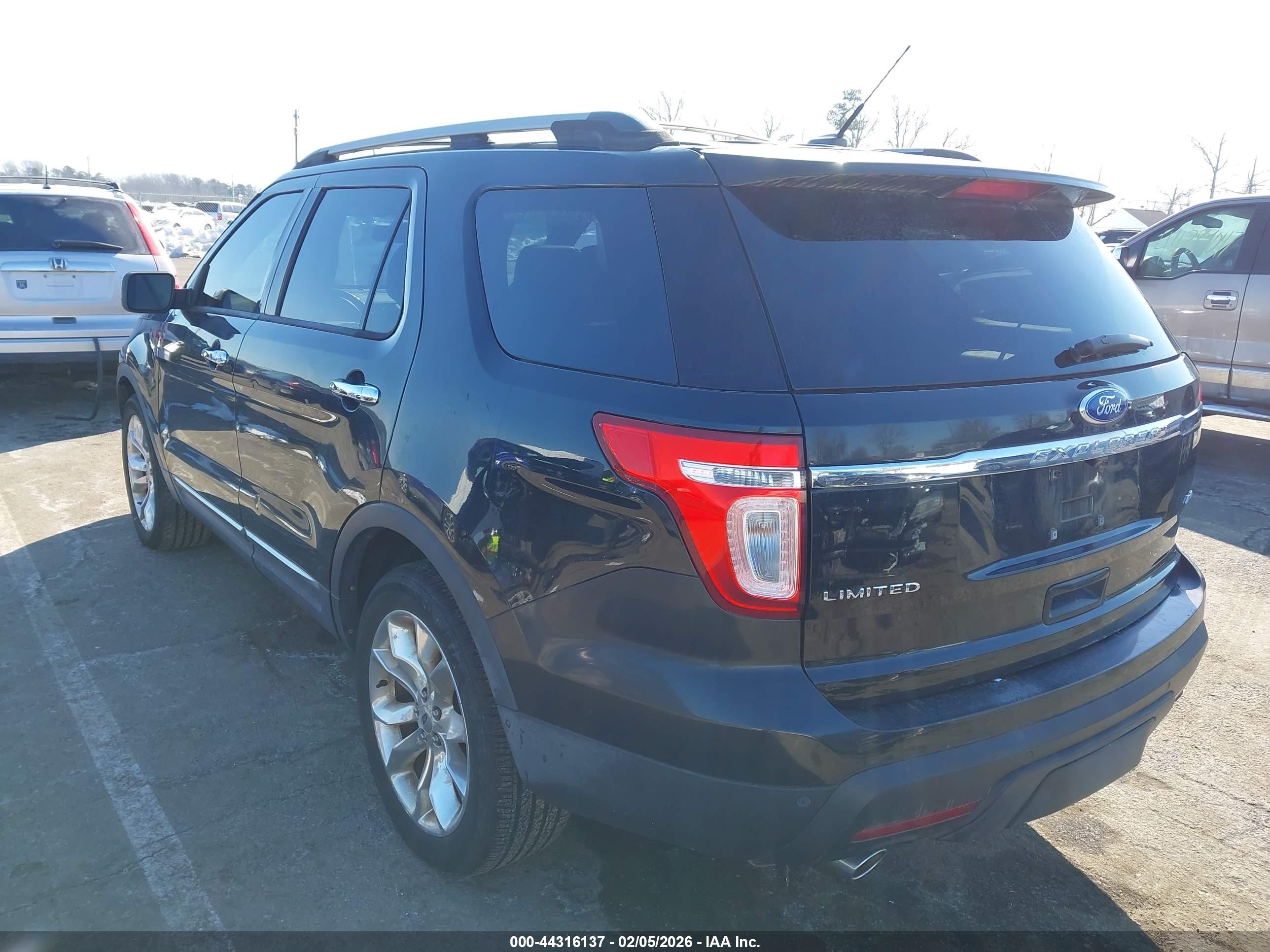 FORD EXPLORER image 3