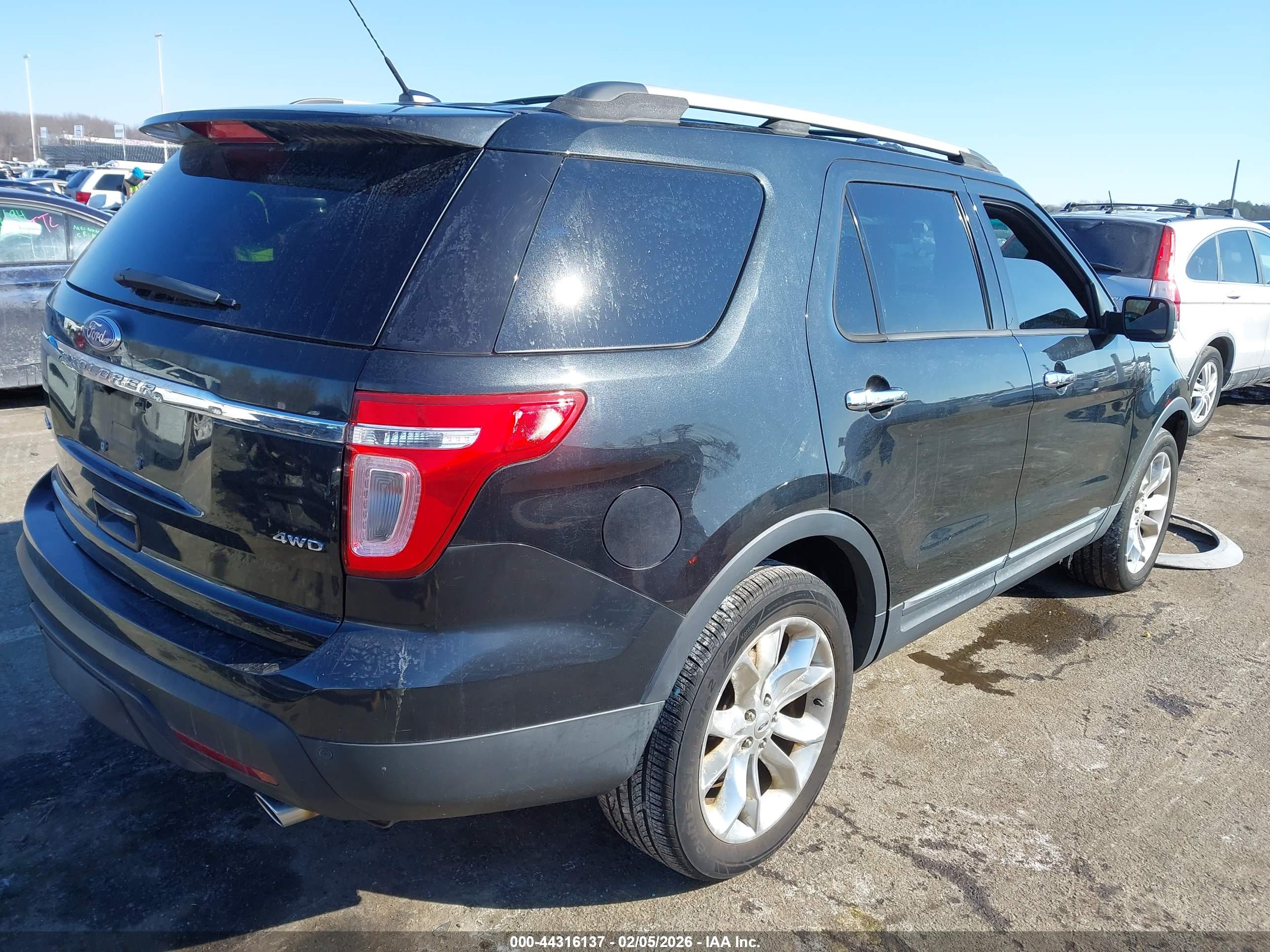 FORD EXPLORER image 4