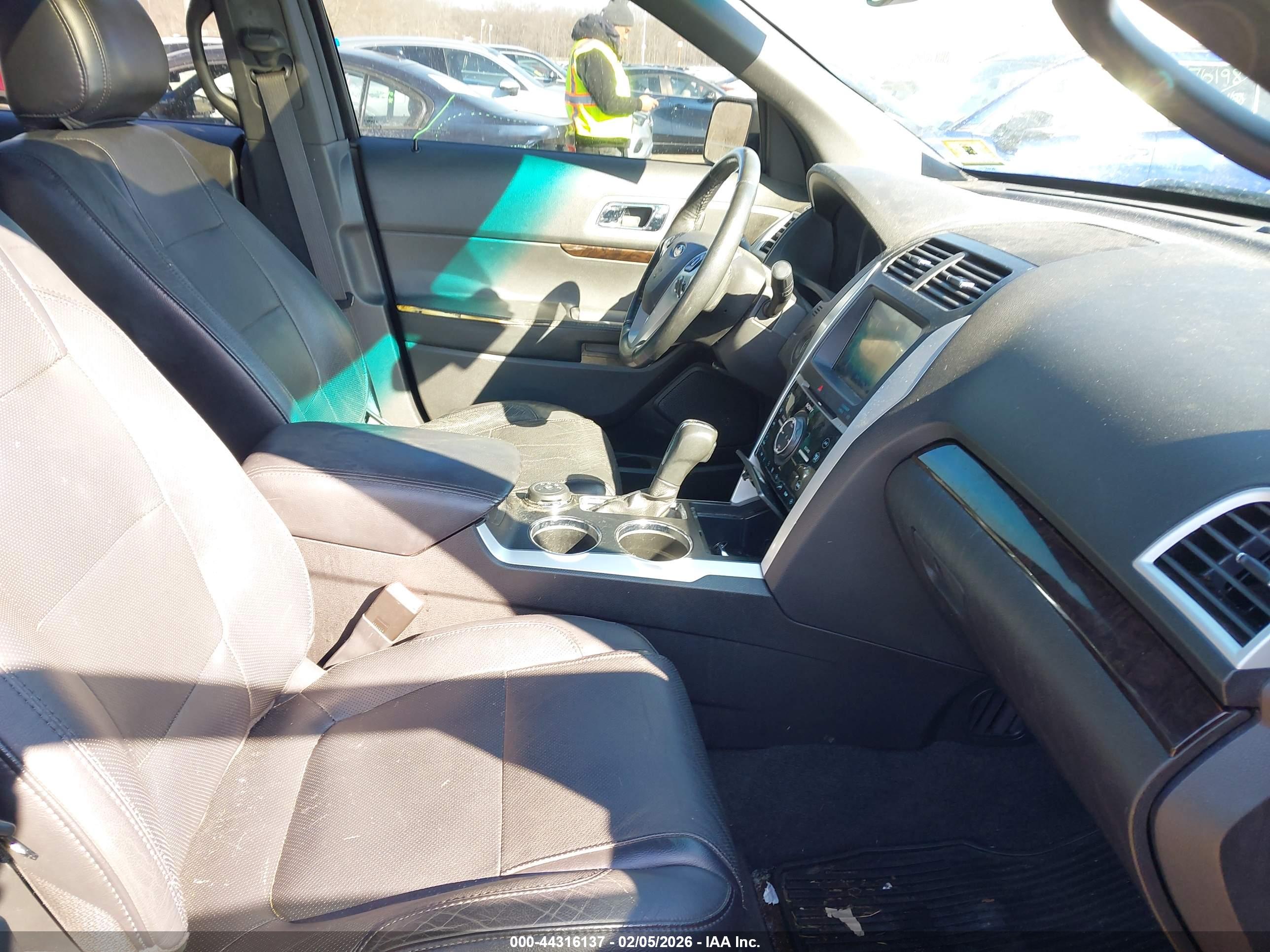 FORD EXPLORER image 5