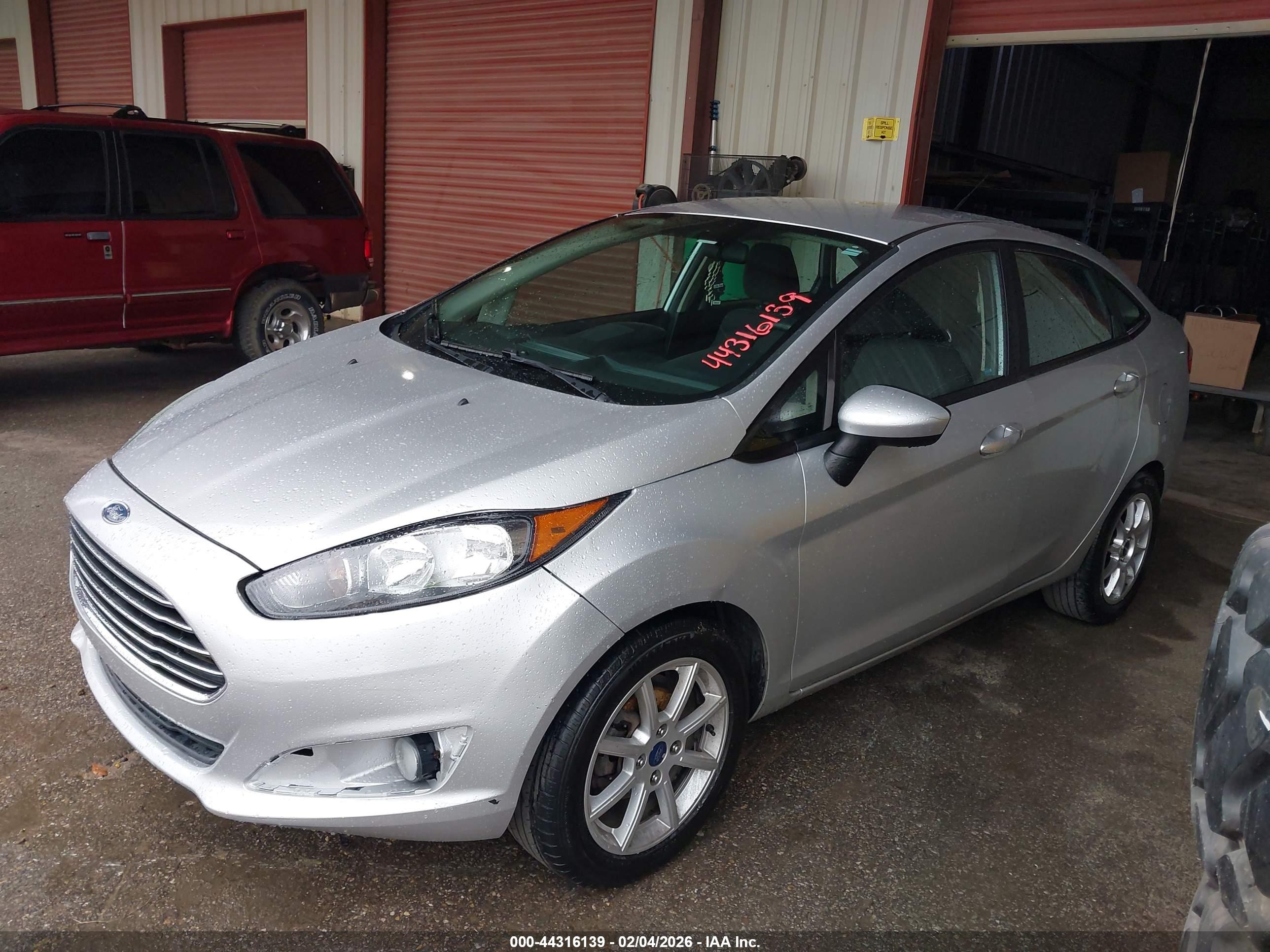 FORD FIESTA image 2