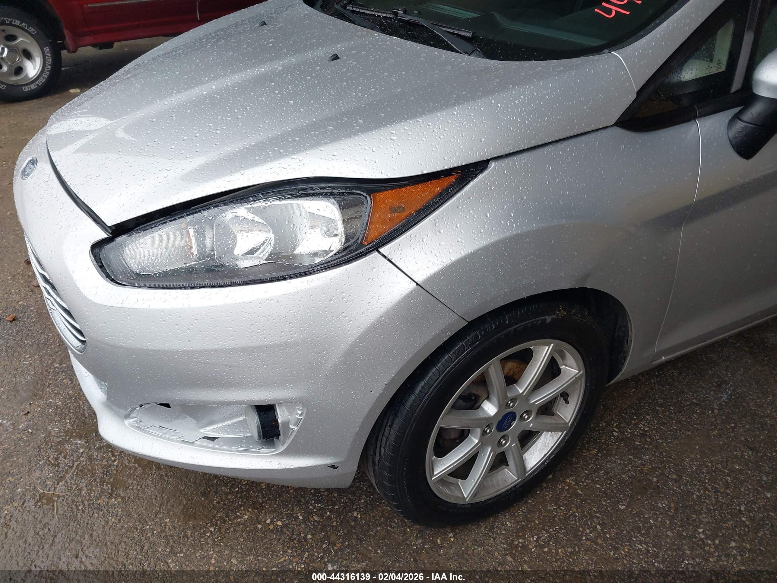 FORD FIESTA image 6