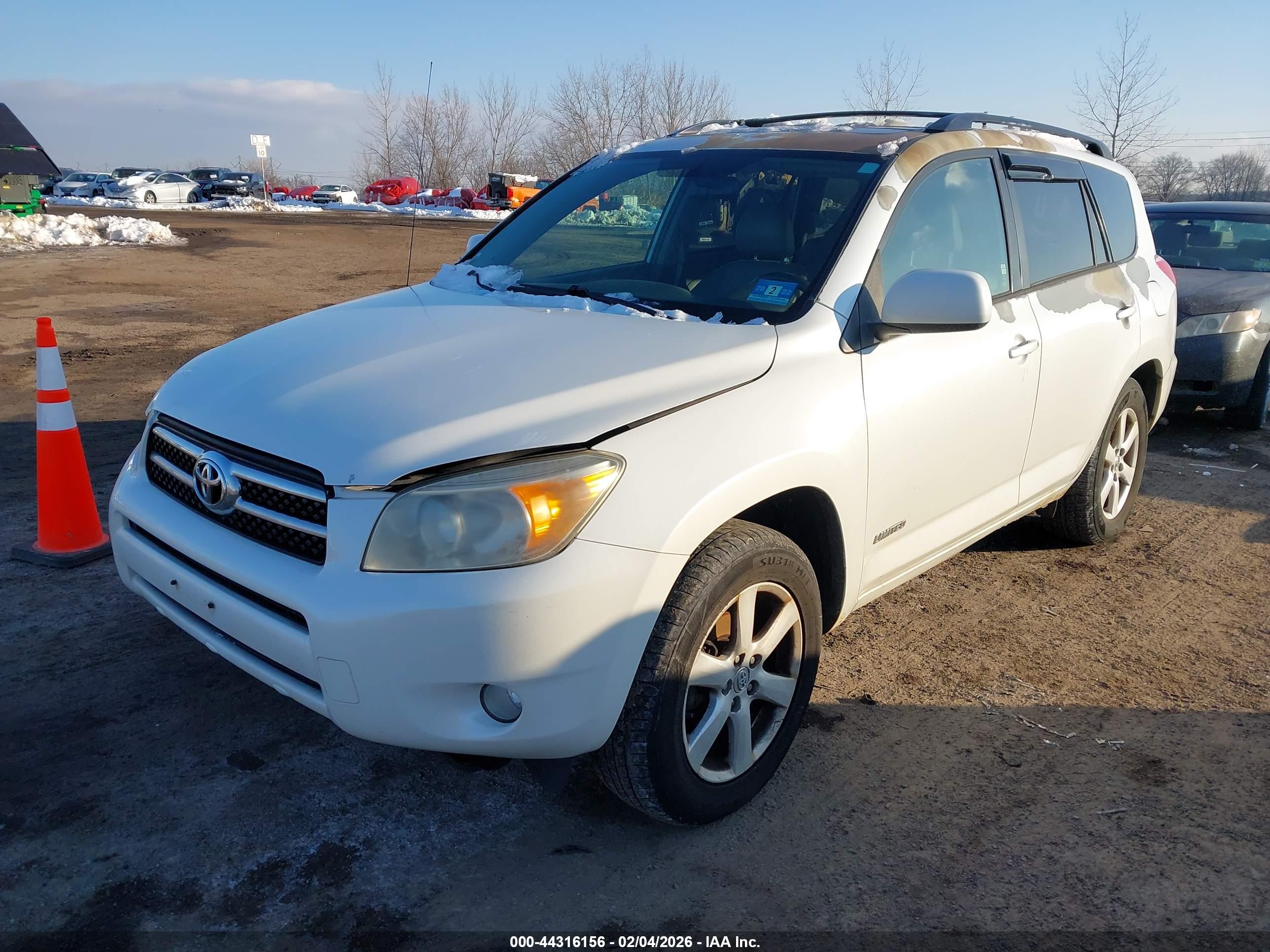 TOYOTA RAV4 image 2