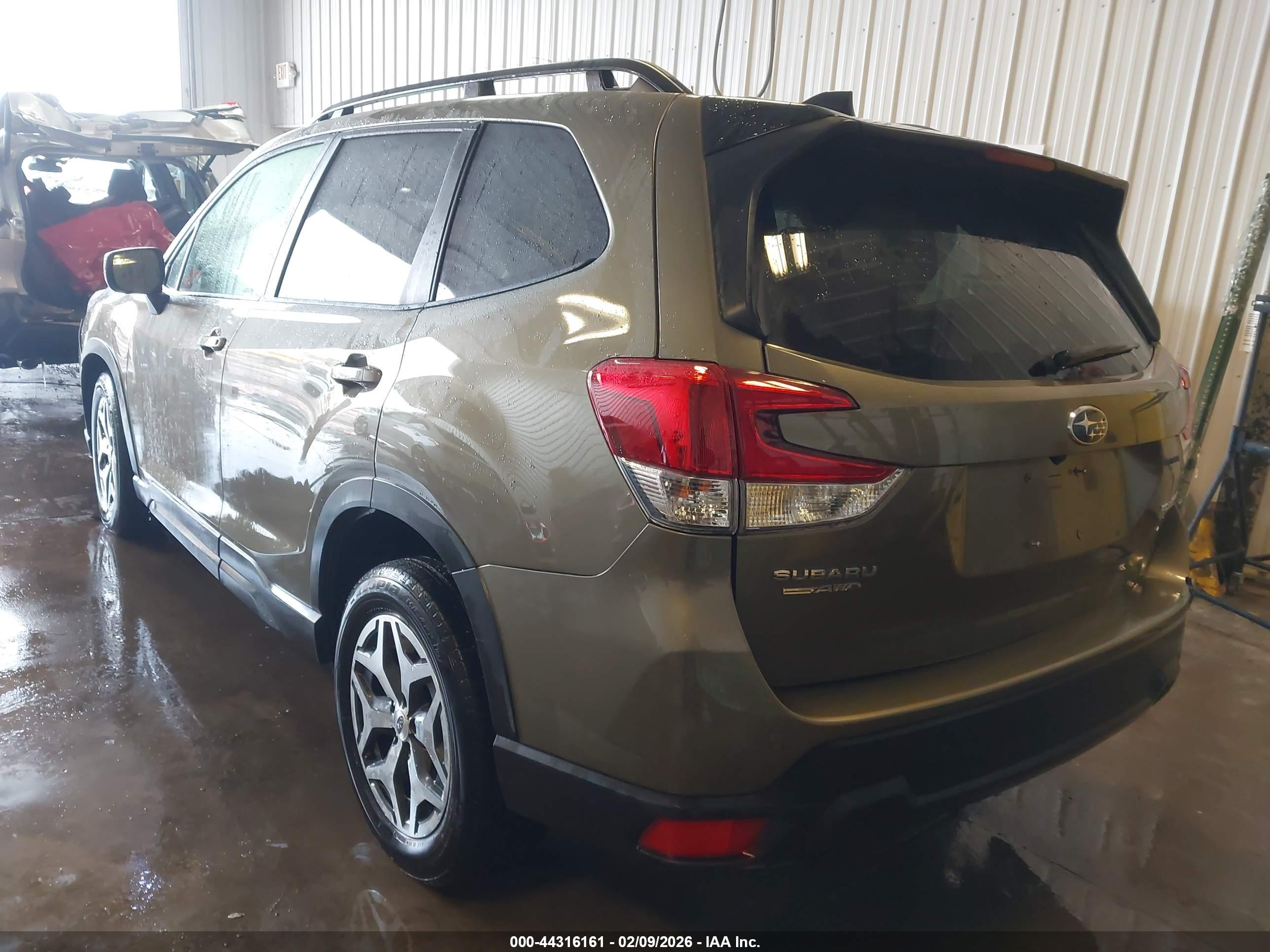 SUBARU FORESTER image 3