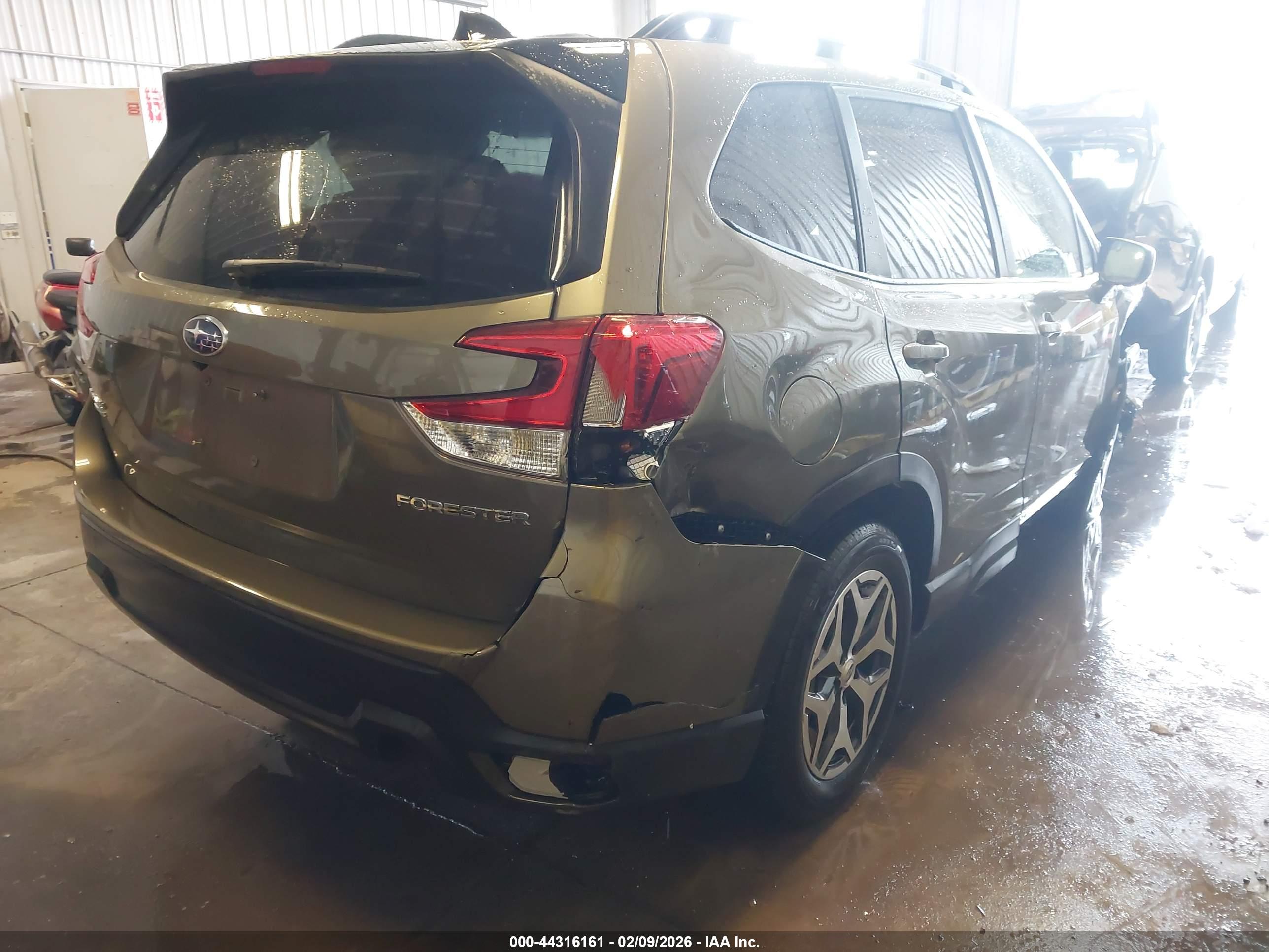 SUBARU FORESTER image 4
