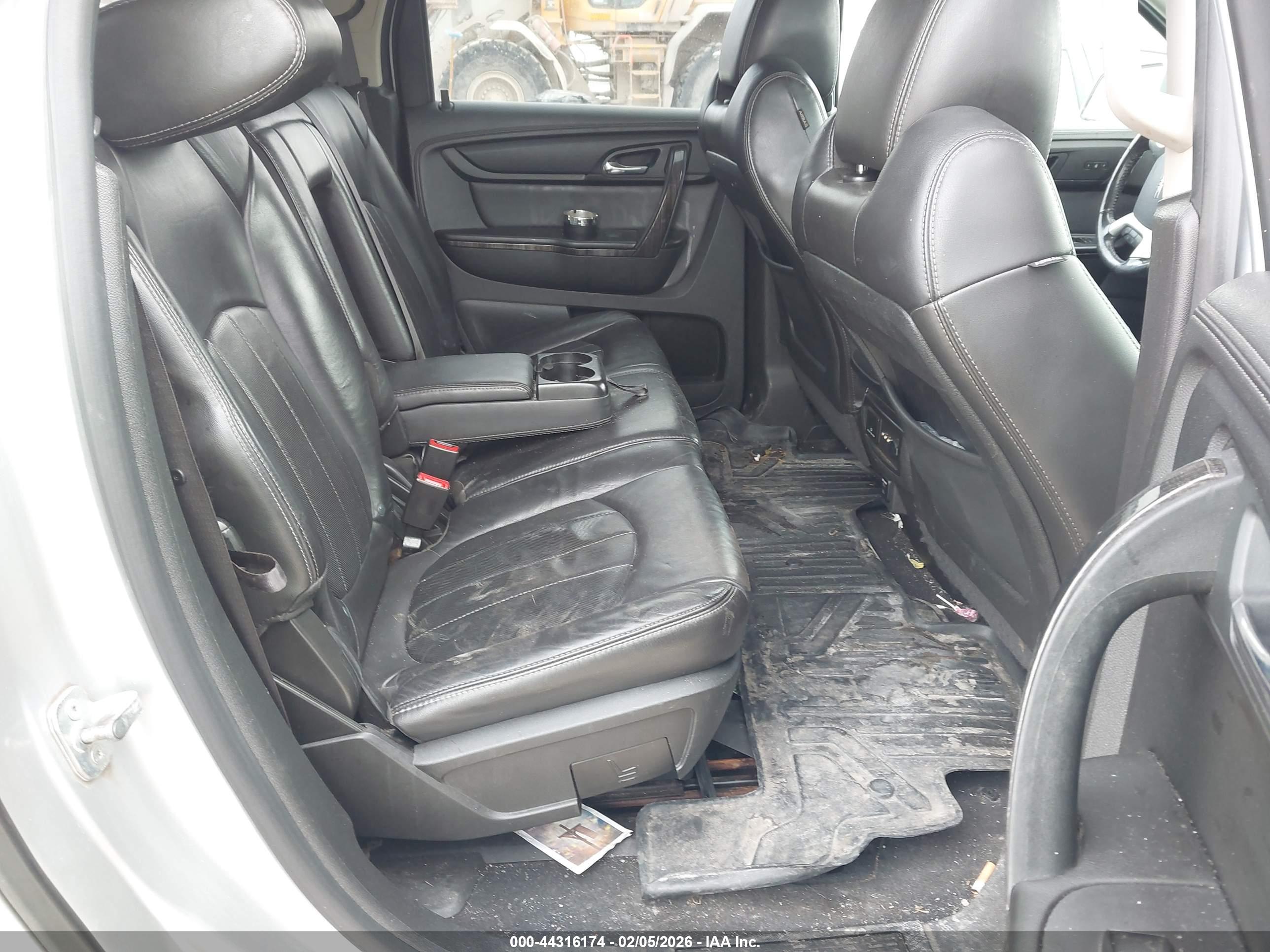 GMC ACADIA image 8
