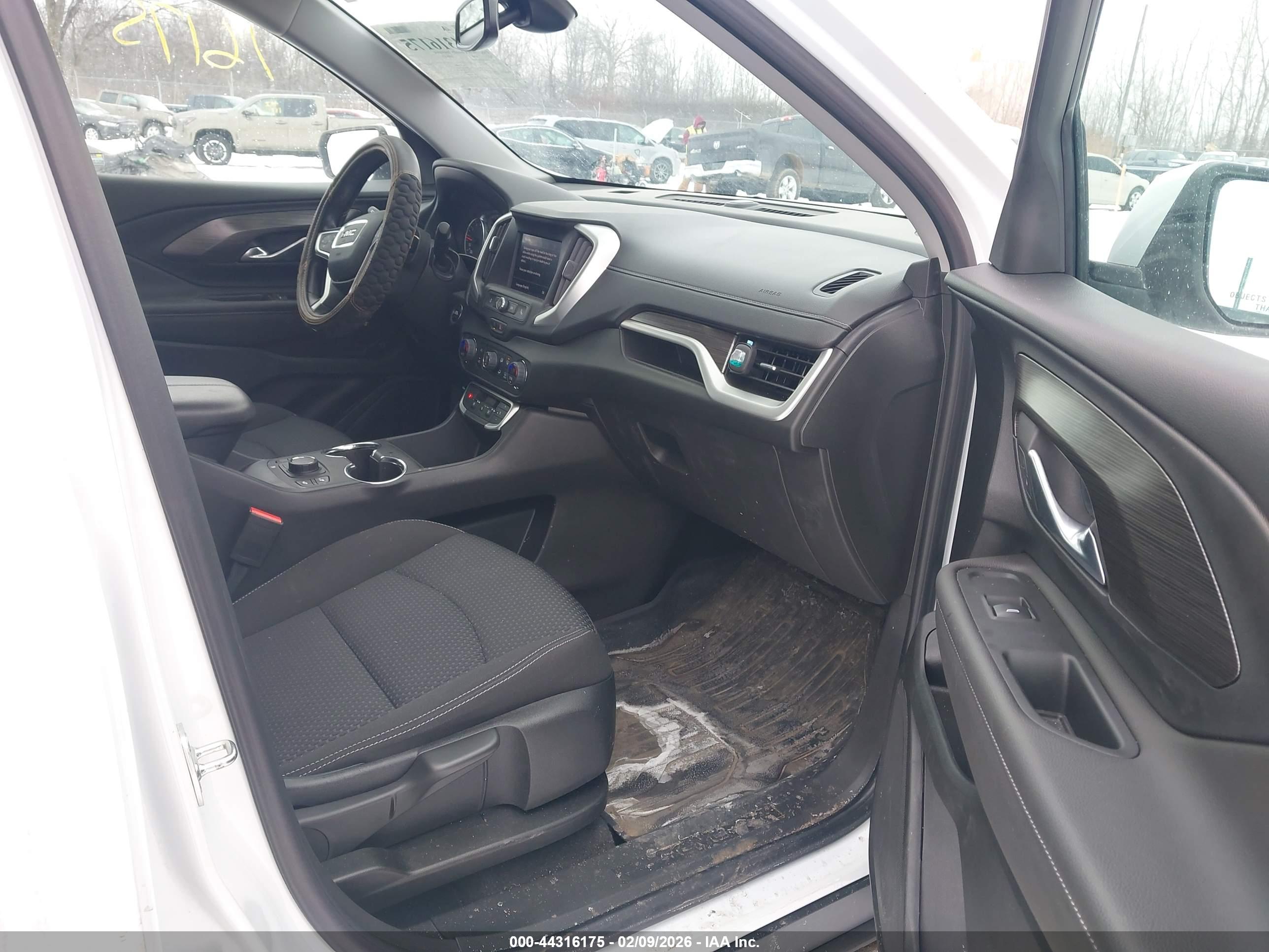GMC TERRAIN image 5