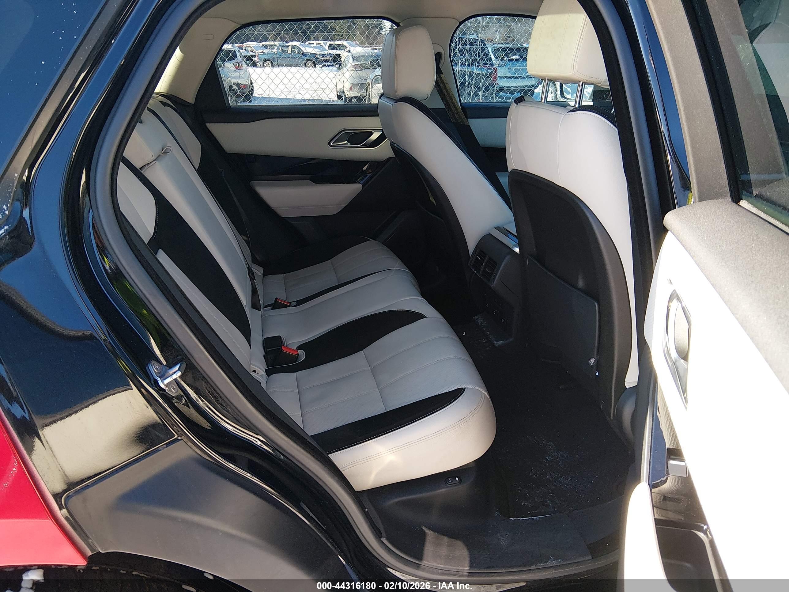 LAND ROVER image 8