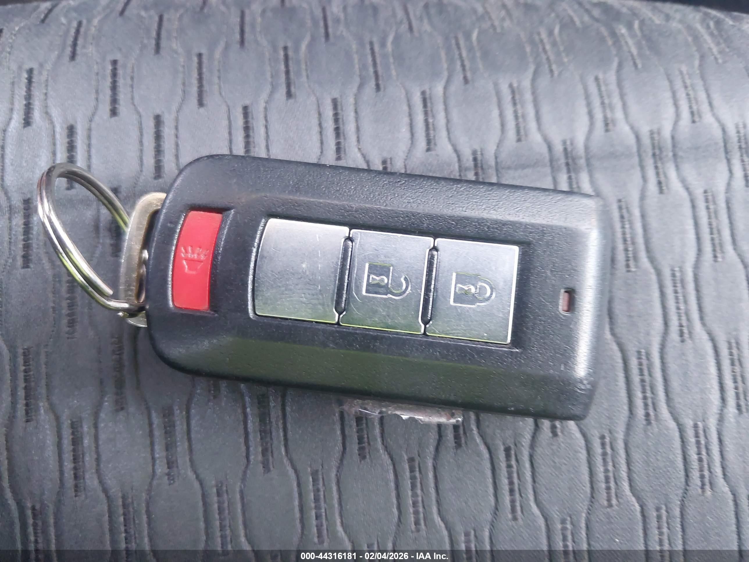 MITSUBISHI OUTLANDER image 11