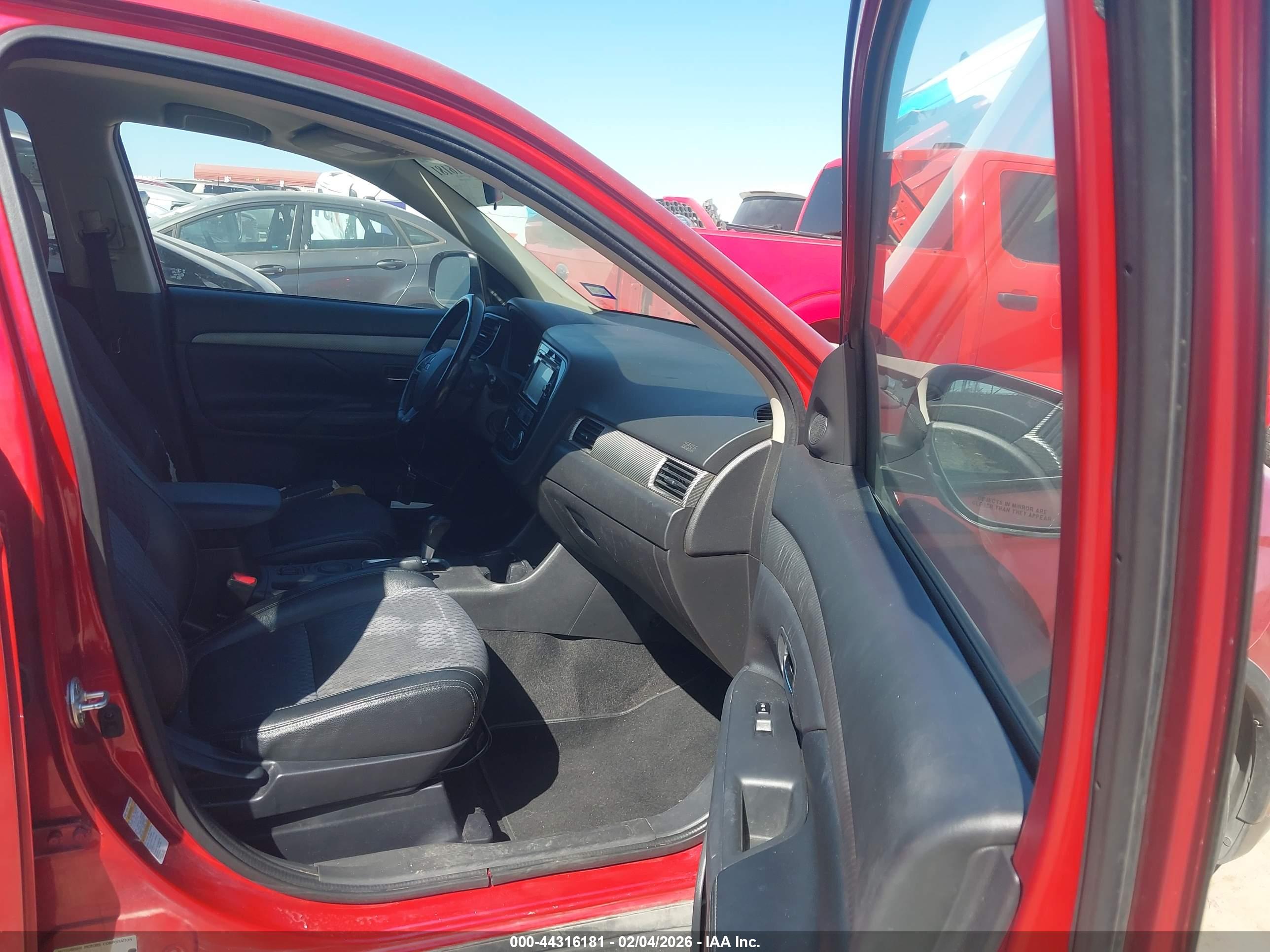MITSUBISHI OUTLANDER image 5