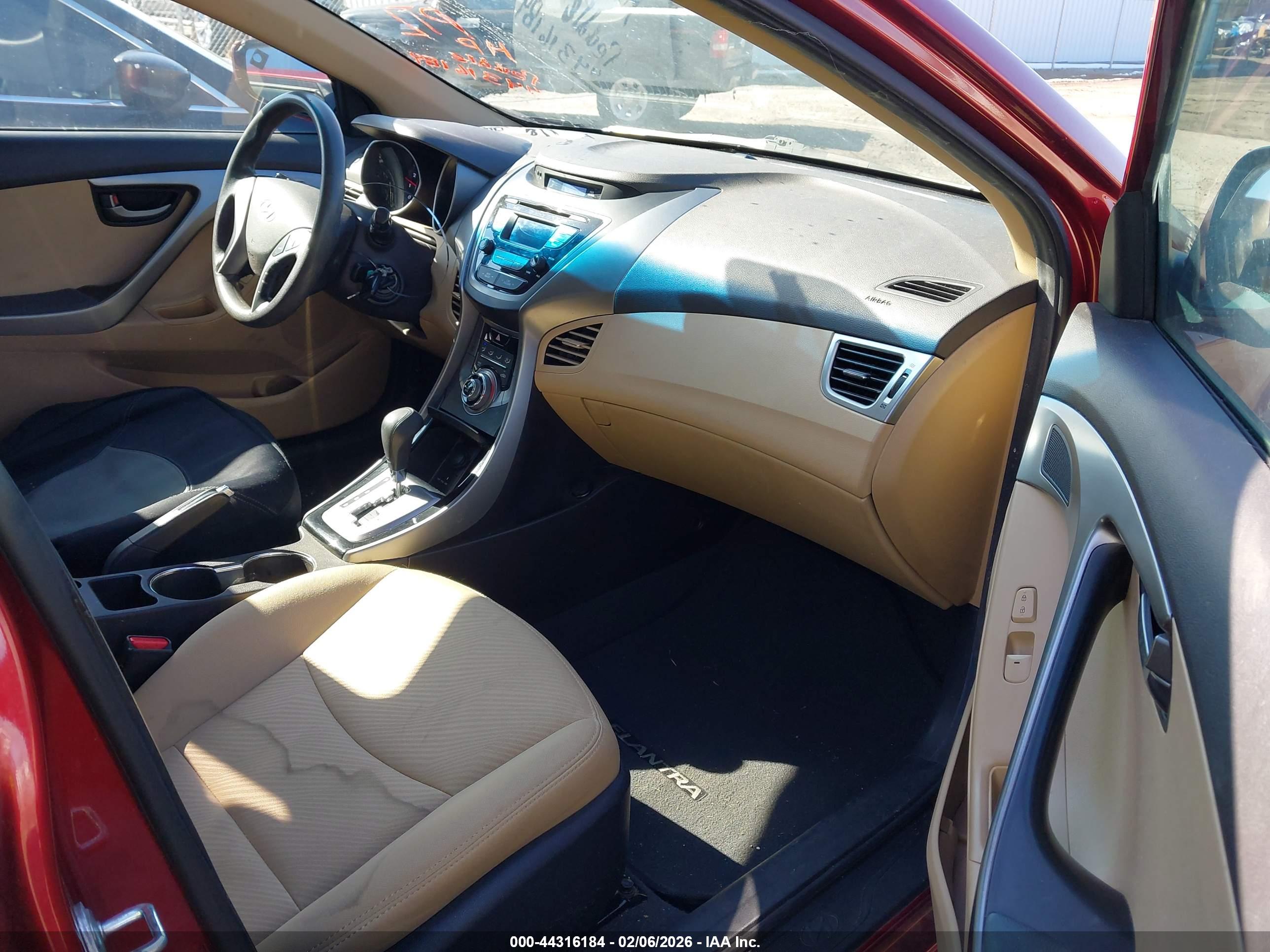HYUNDAI ELANTRA image 5