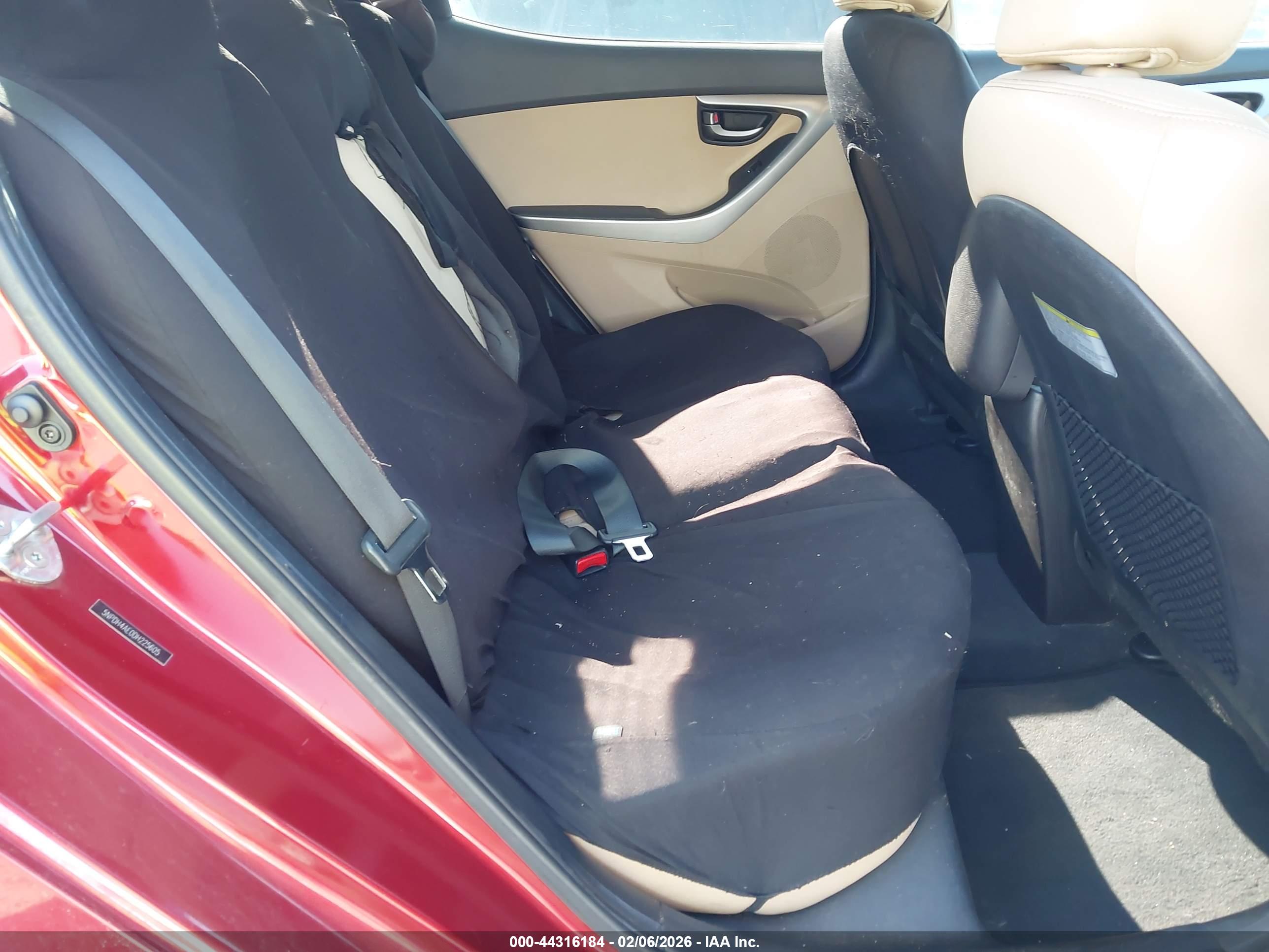 HYUNDAI ELANTRA image 8