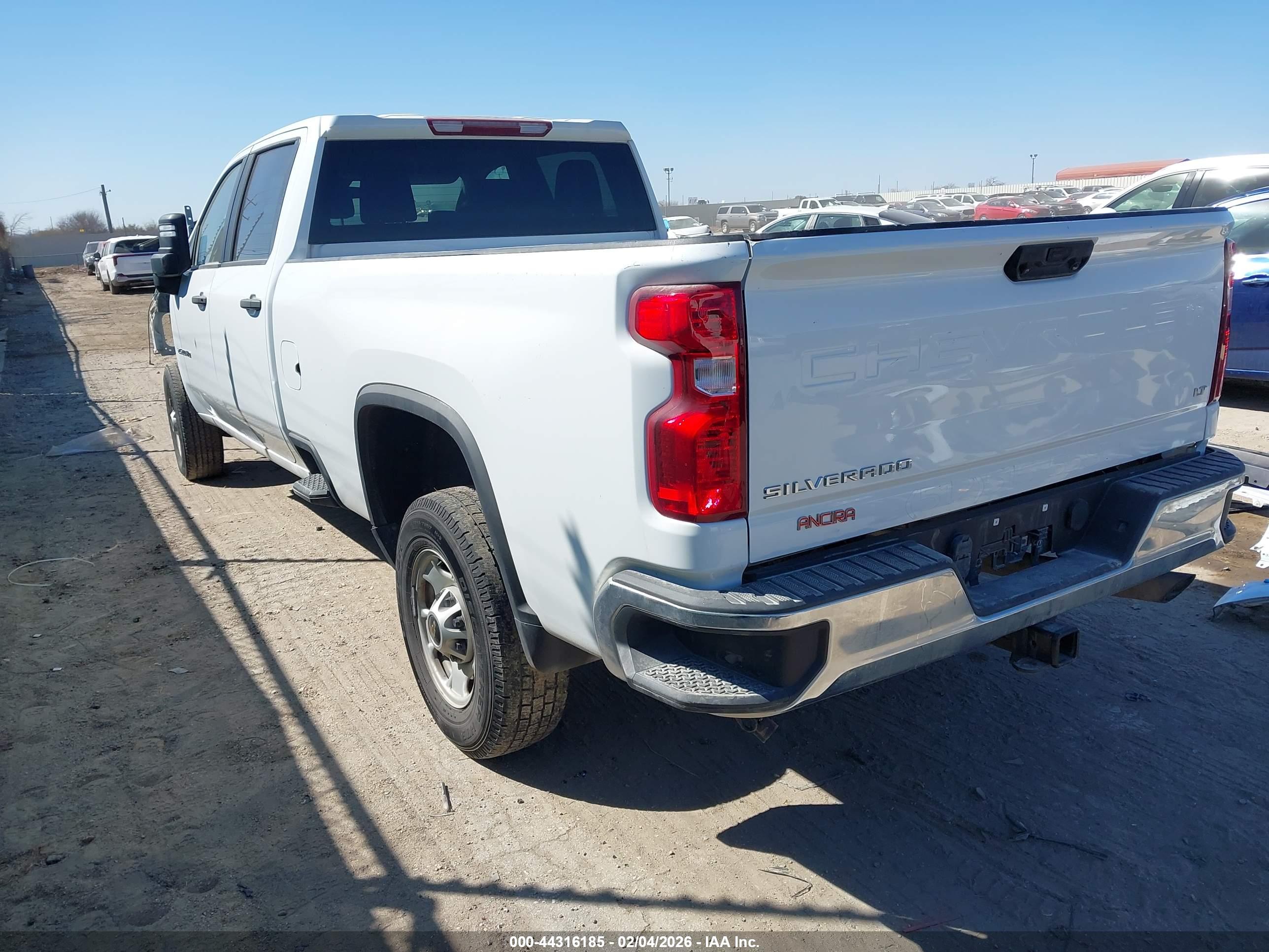 CHEVROLET SILVERADO image 3