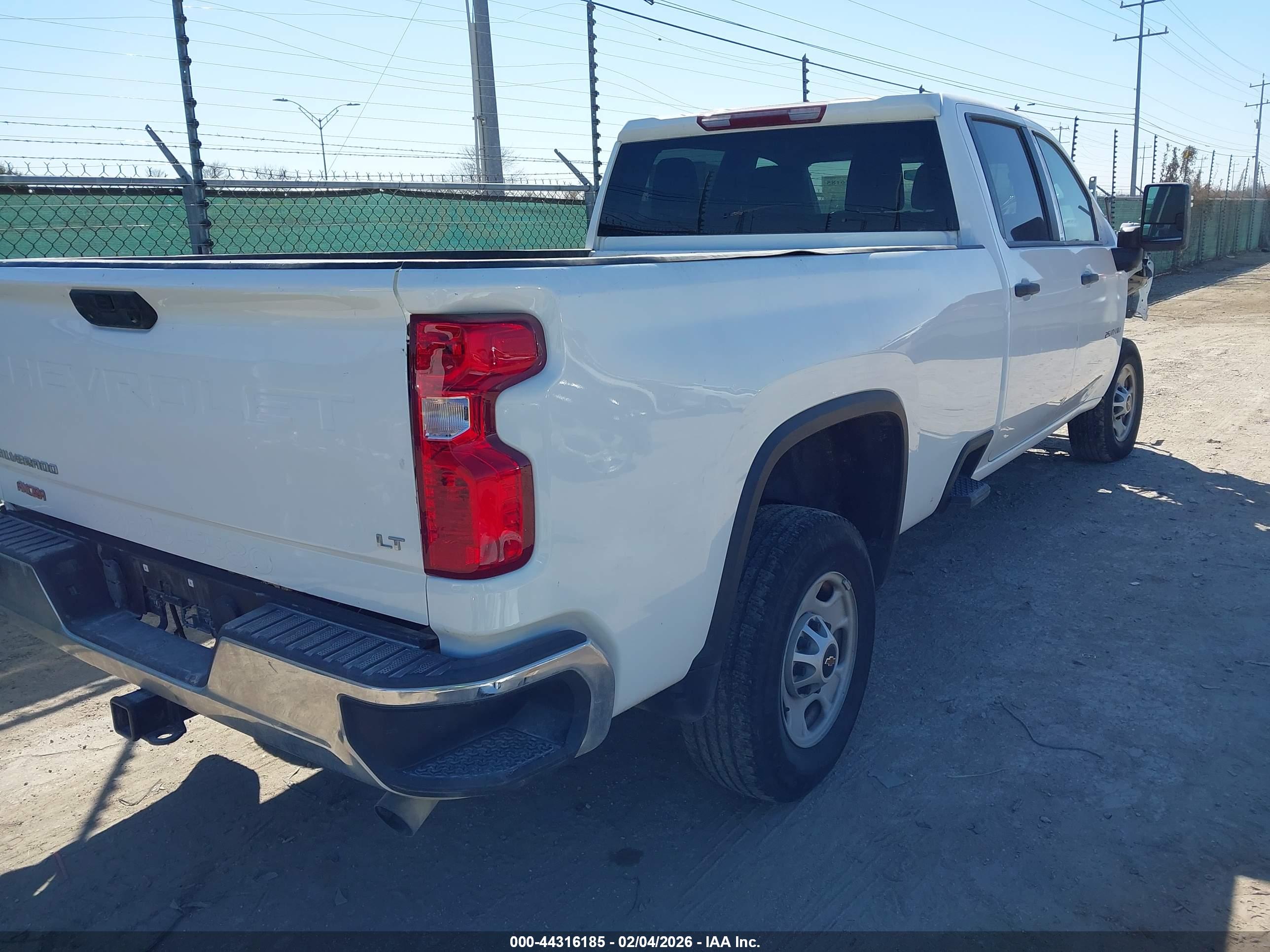 CHEVROLET SILVERADO image 4