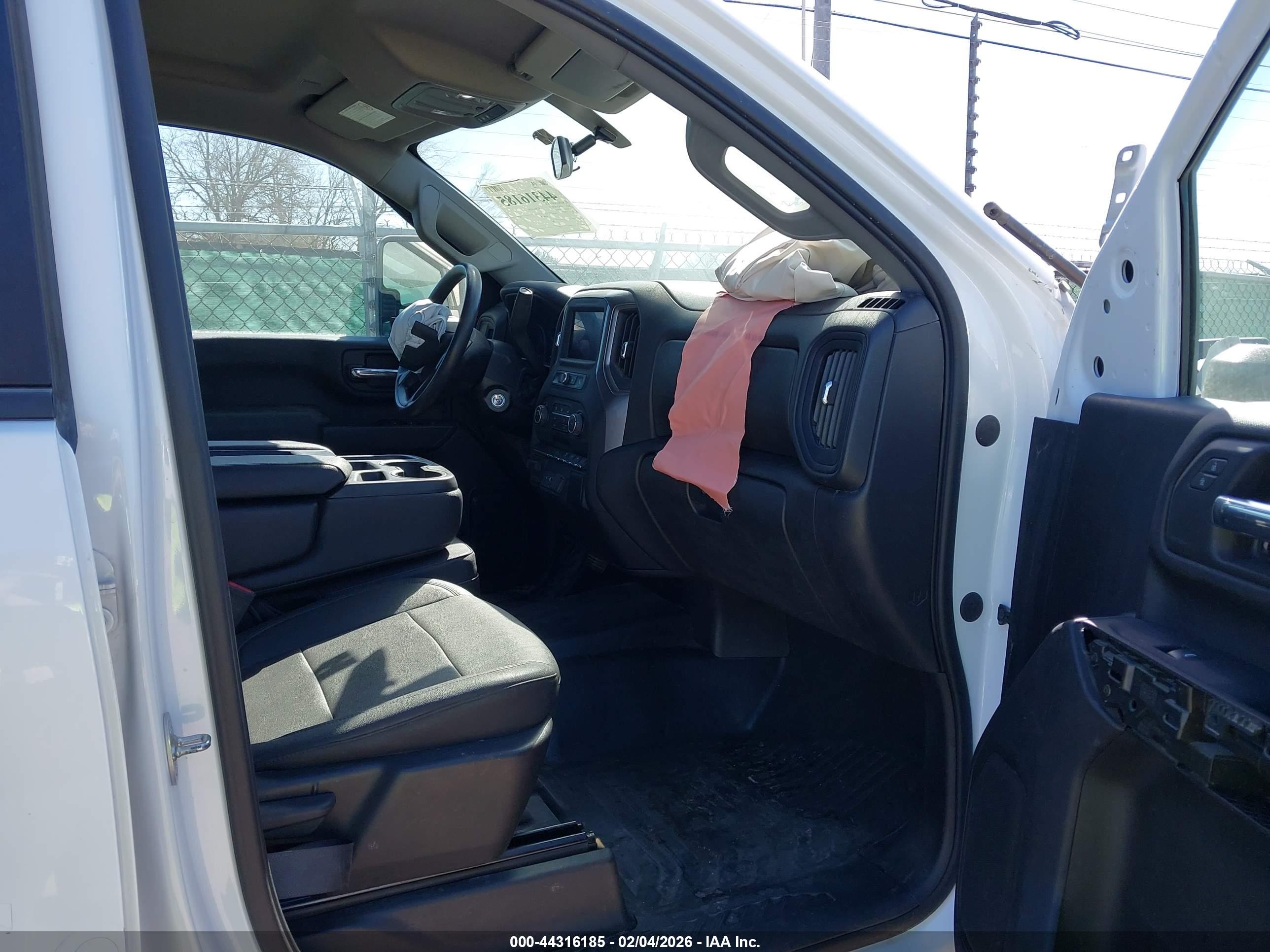 CHEVROLET SILVERADO image 5