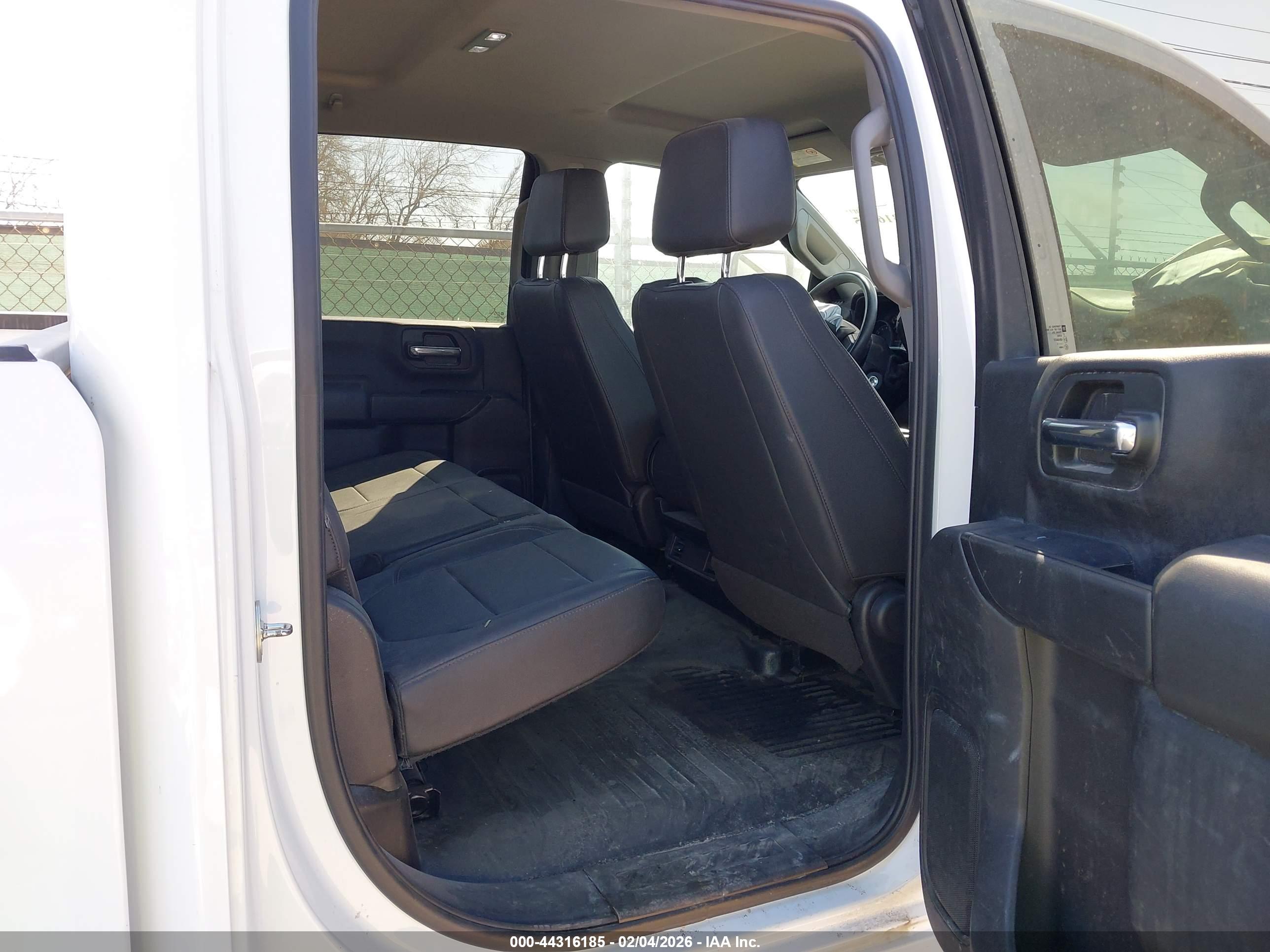 CHEVROLET SILVERADO image 8