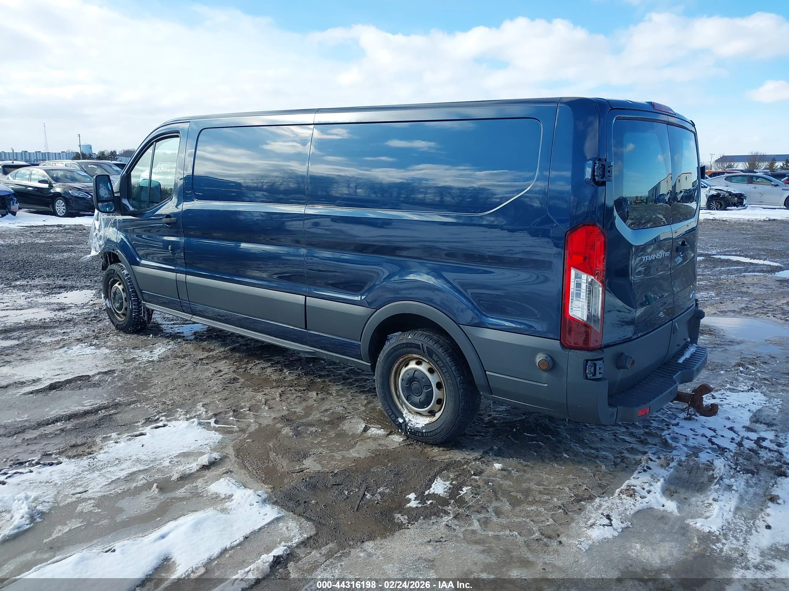 FORD TRANSIT-150 image 3