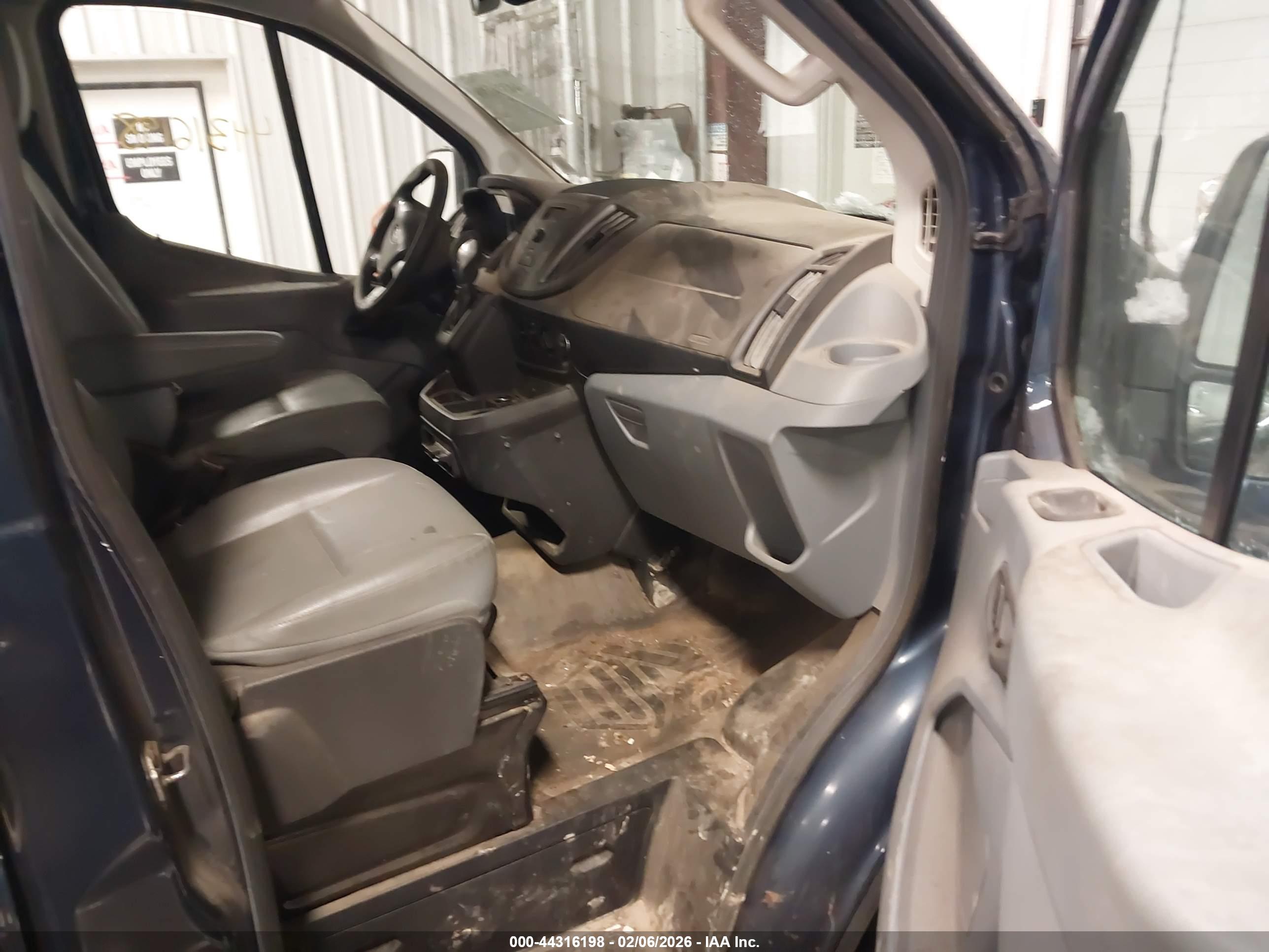 FORD TRANSIT-150 image 5