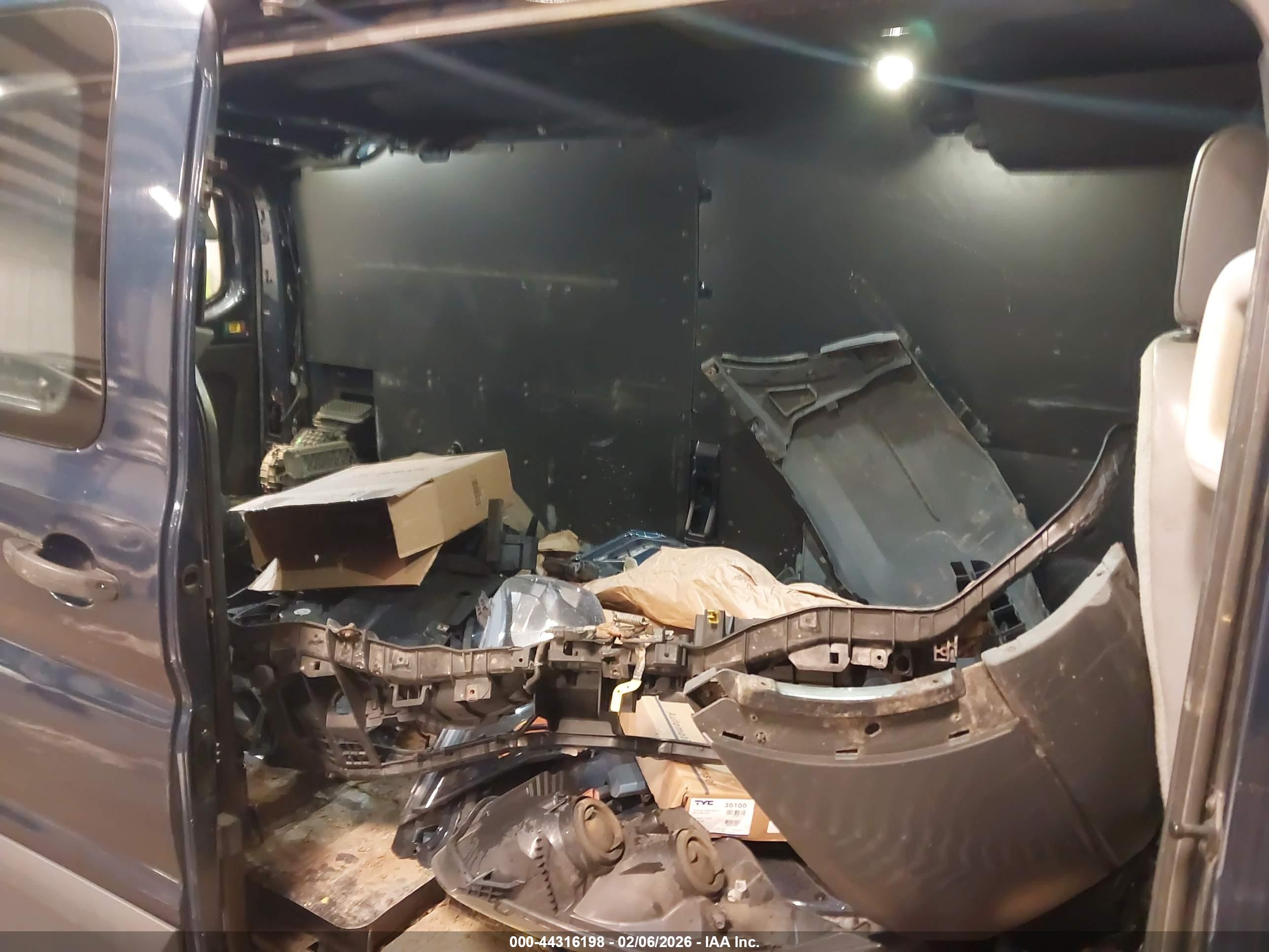 FORD TRANSIT-150 image 8