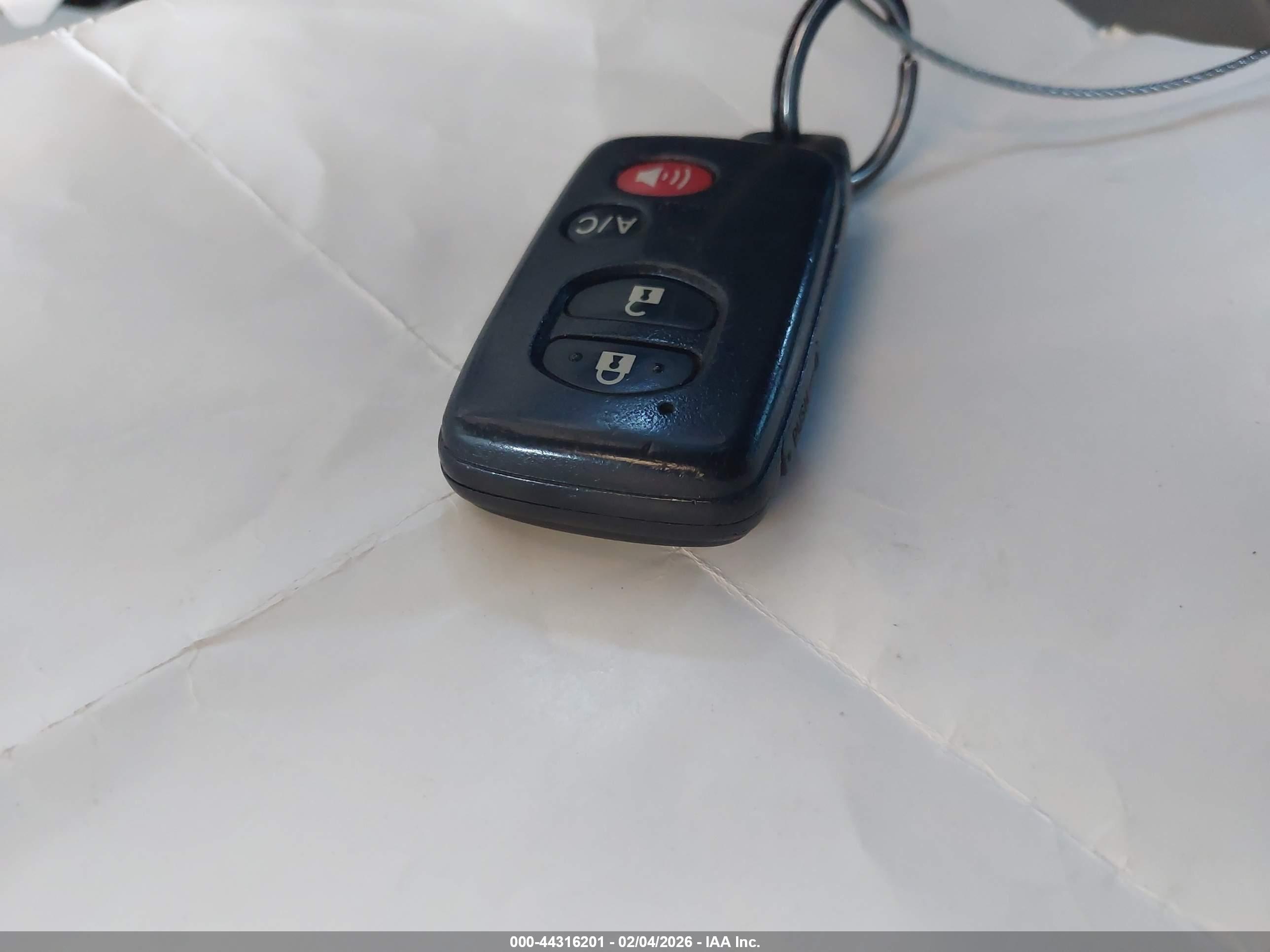 TOYOTA PRIUS image 11