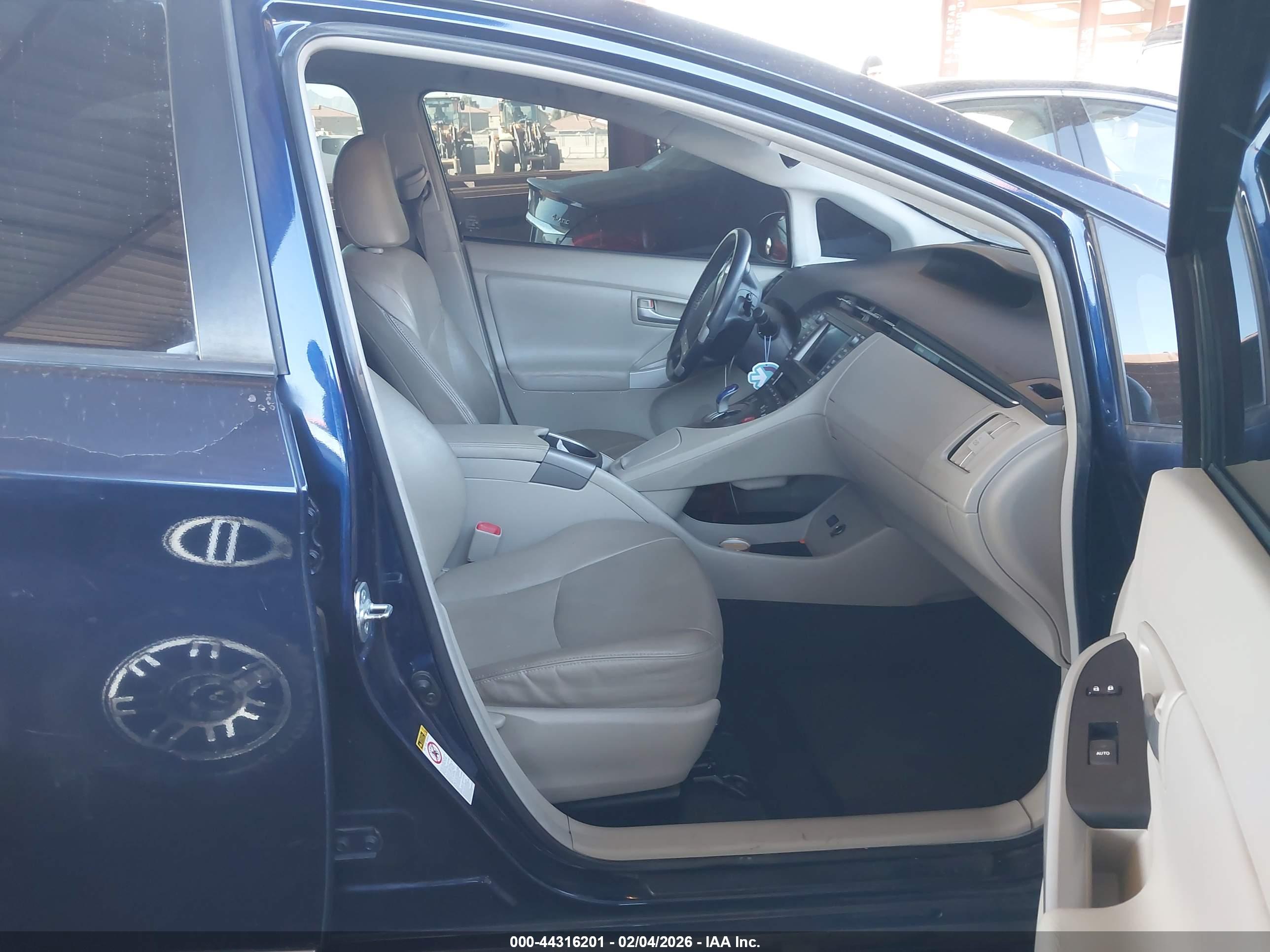 TOYOTA PRIUS image 5