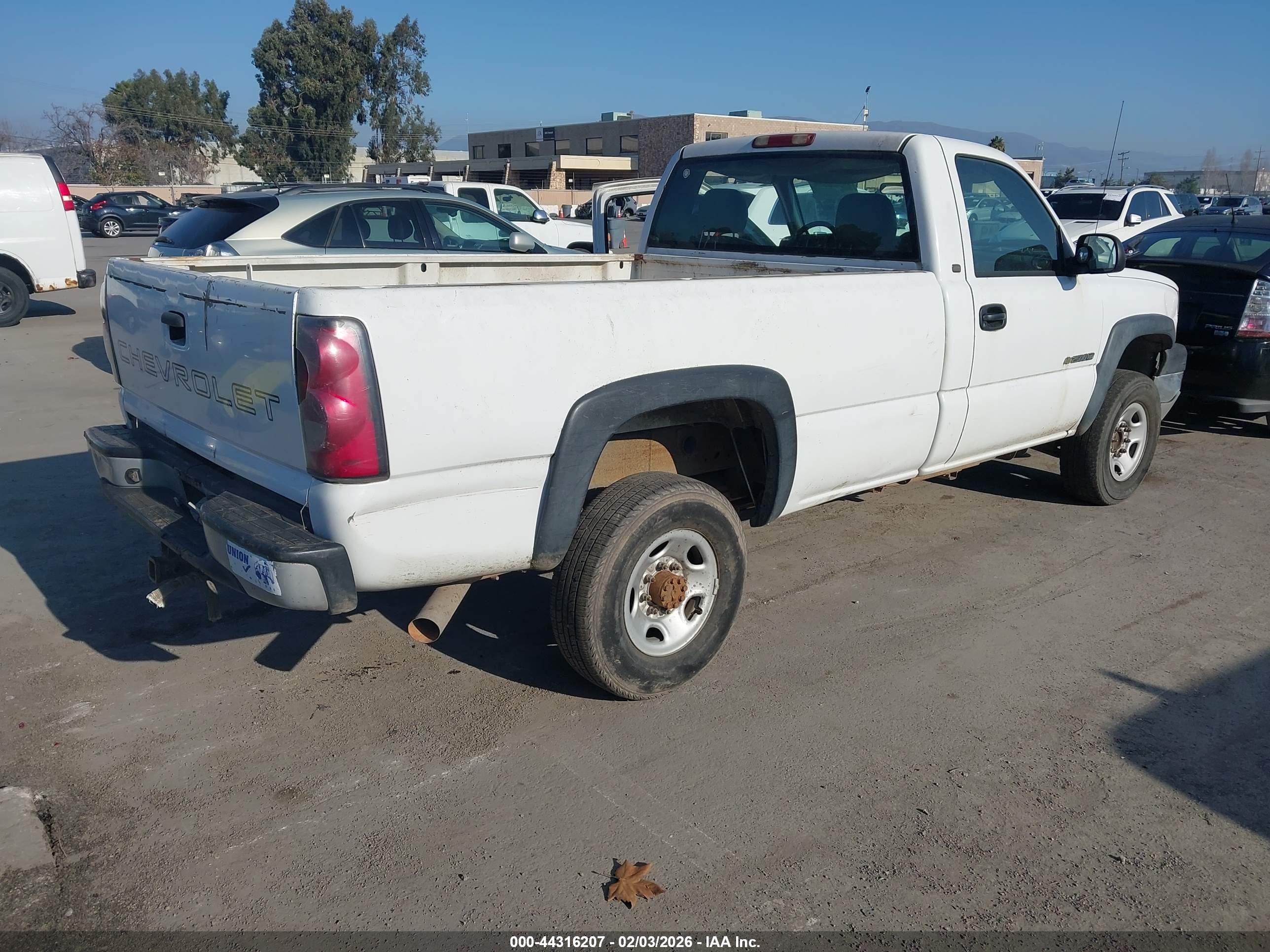 CHEVROLET SILVERADO image 4