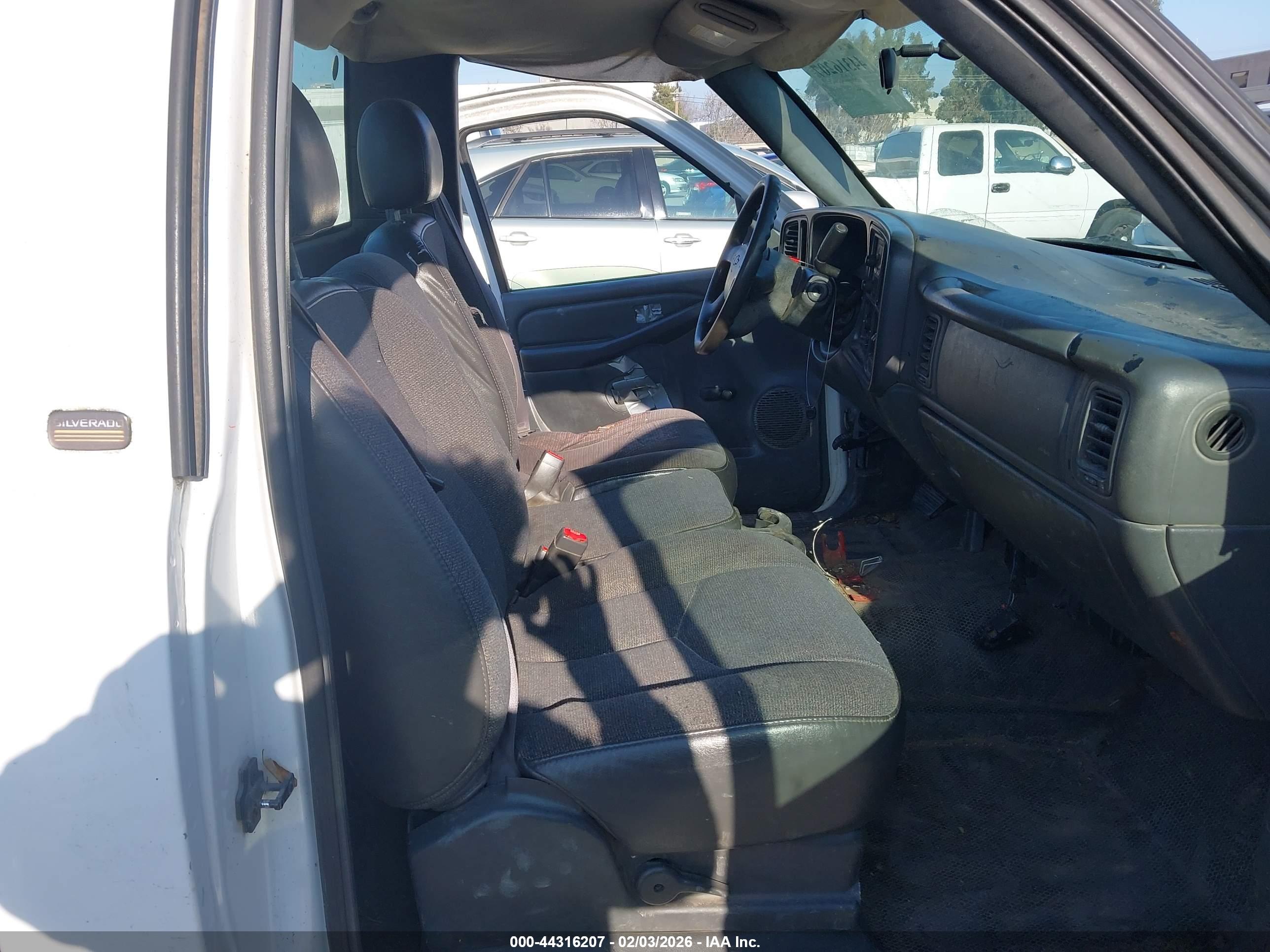 CHEVROLET SILVERADO image 5