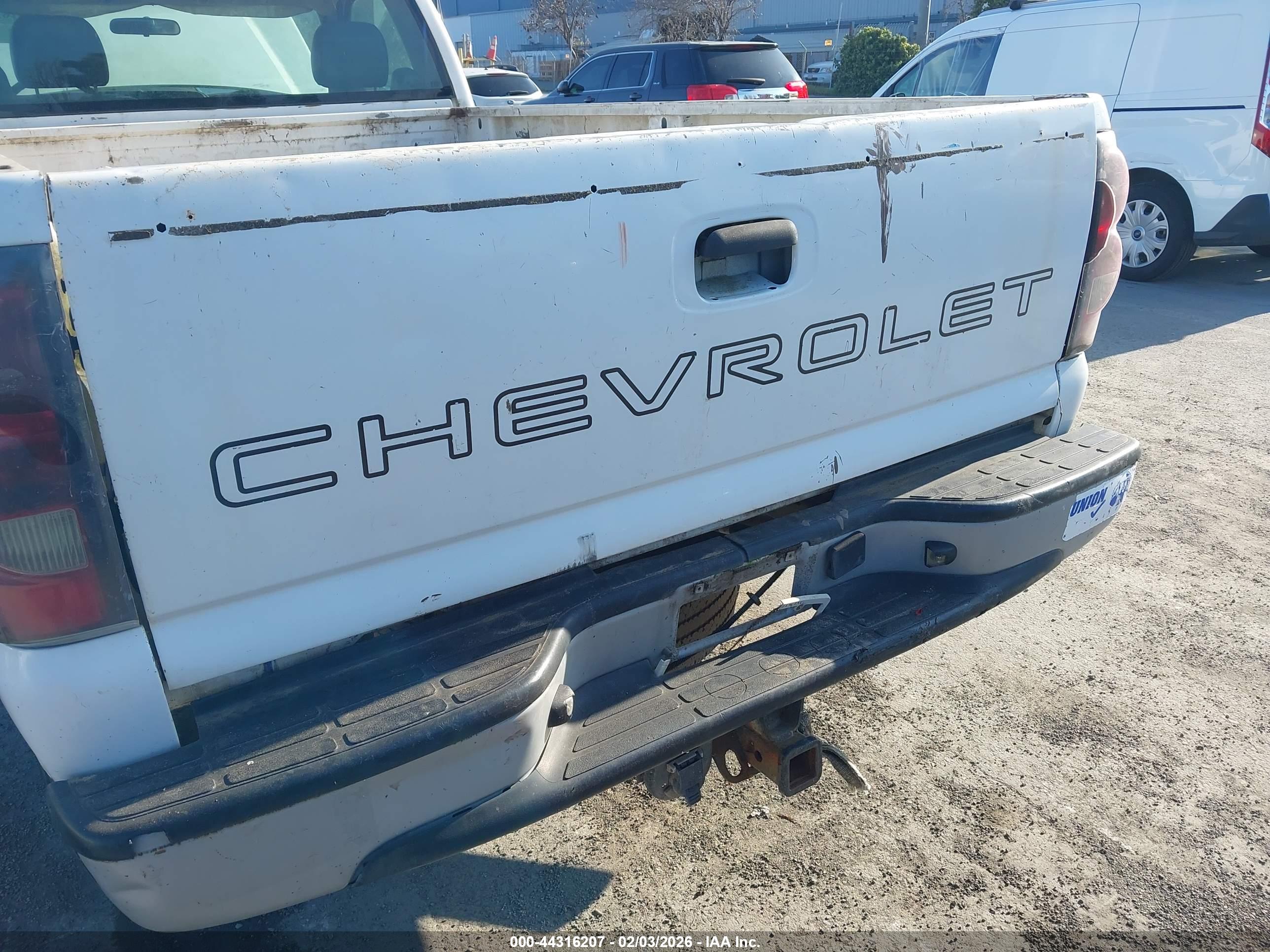 CHEVROLET SILVERADO image 6