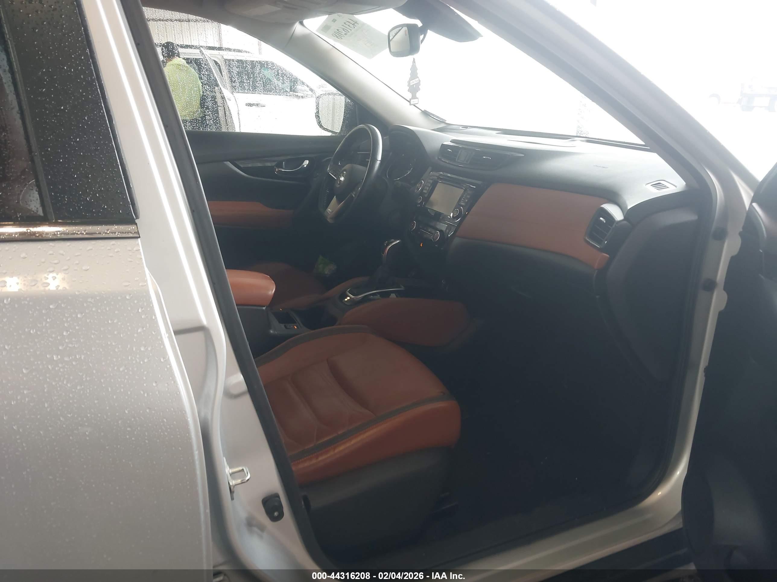 NISSAN ROGUE image 5