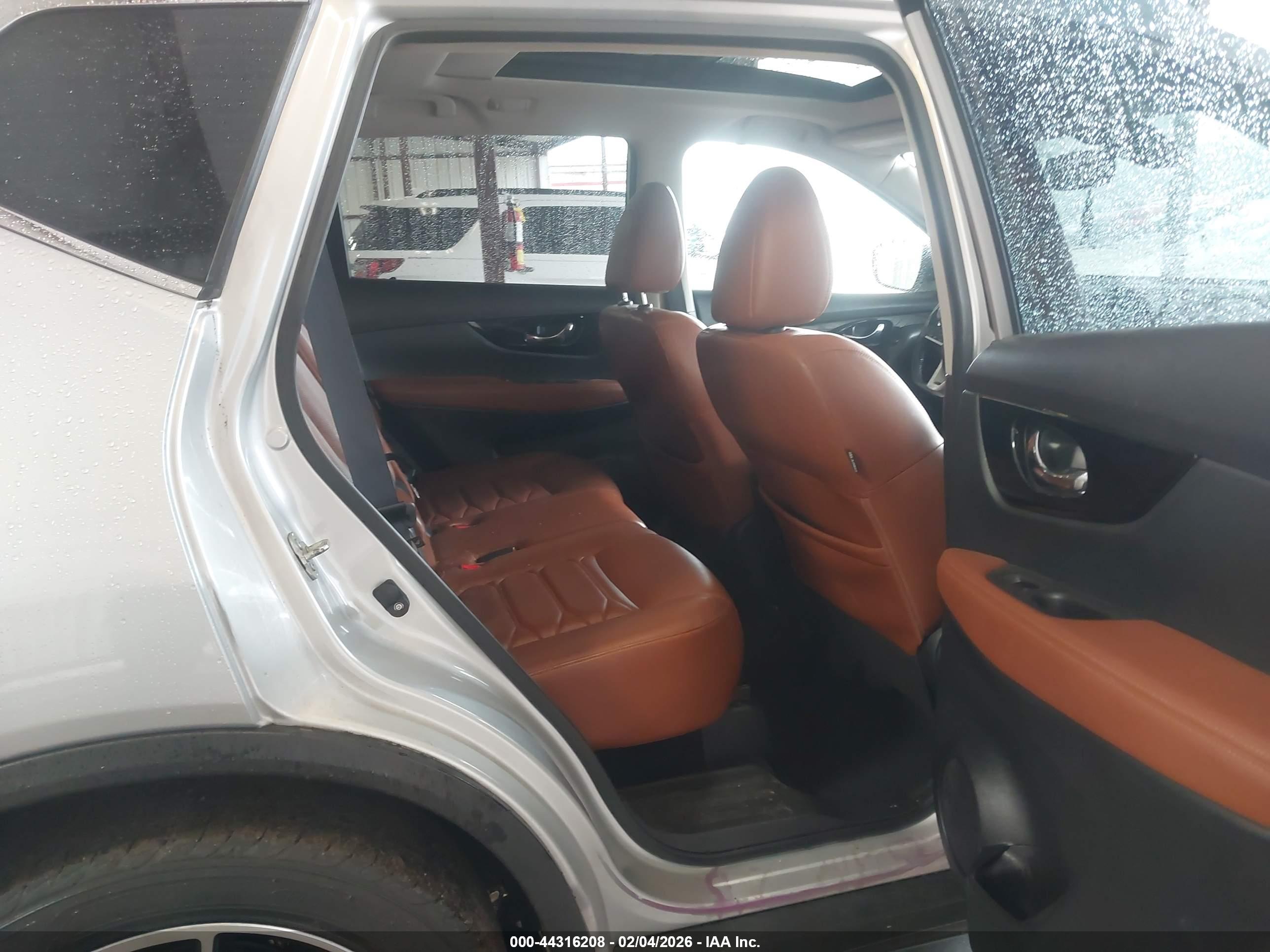 NISSAN ROGUE image 8