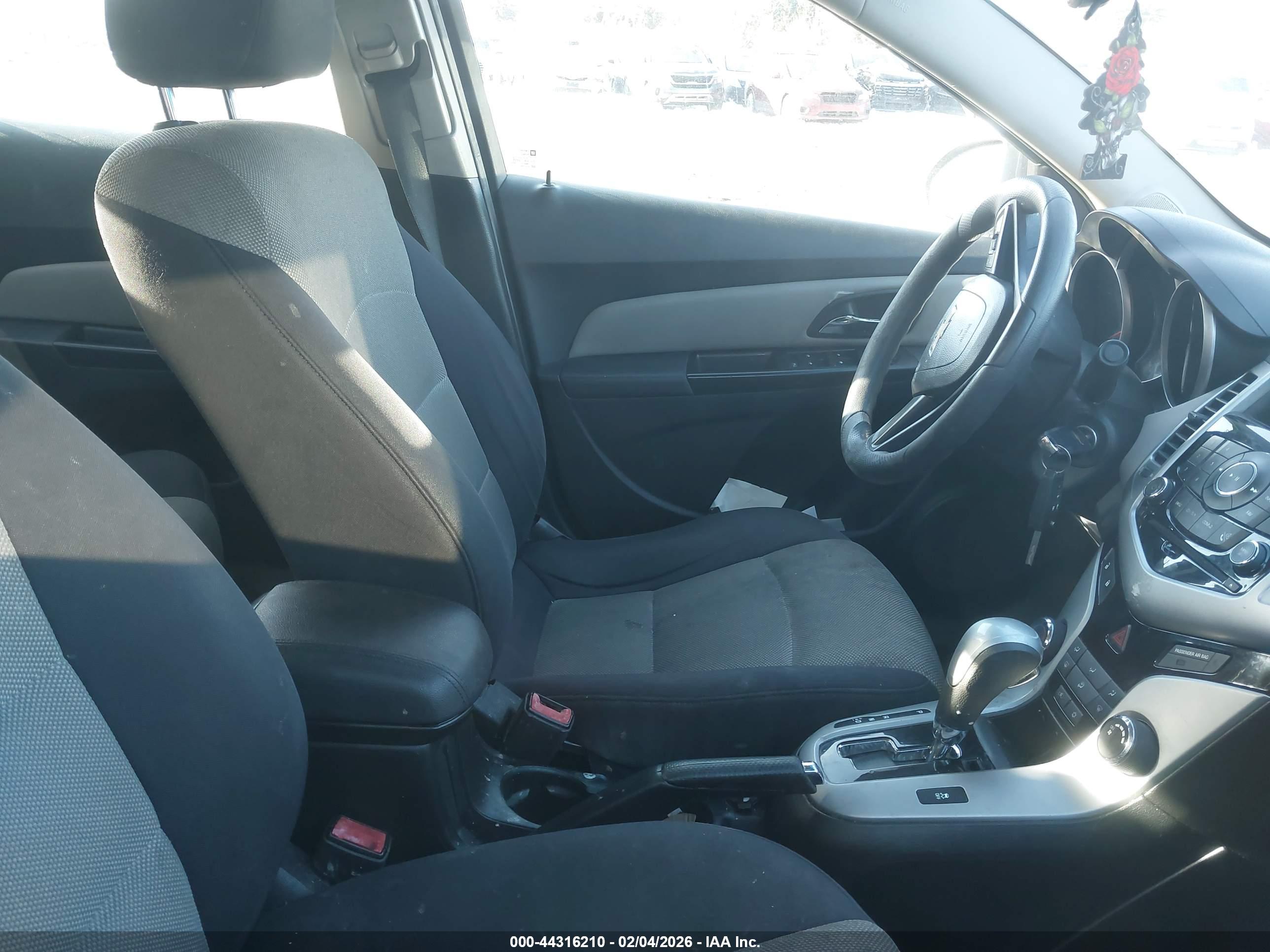 CHEVROLET CRUZE image 5