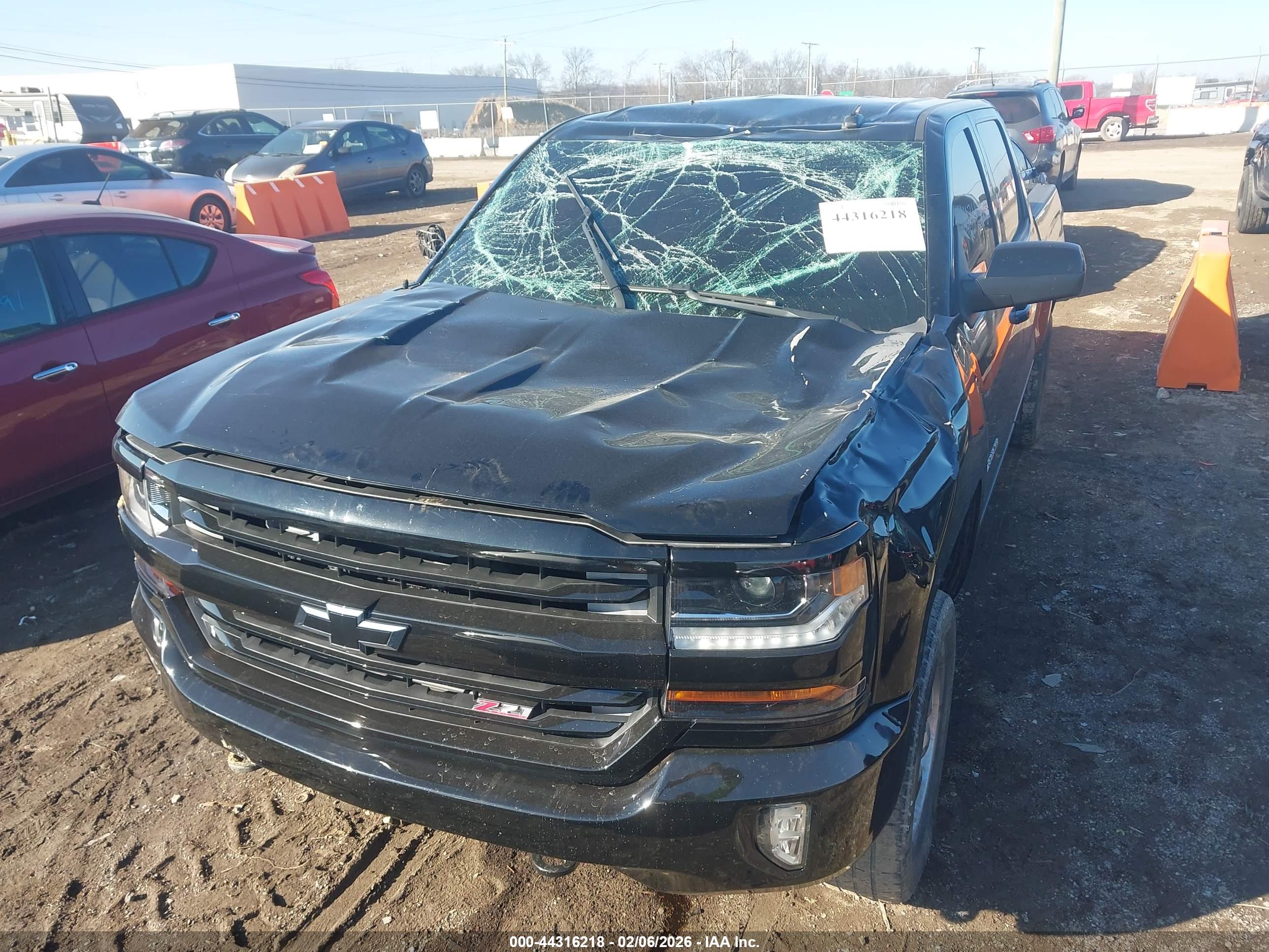 CHEVROLET SILVERADO image 6