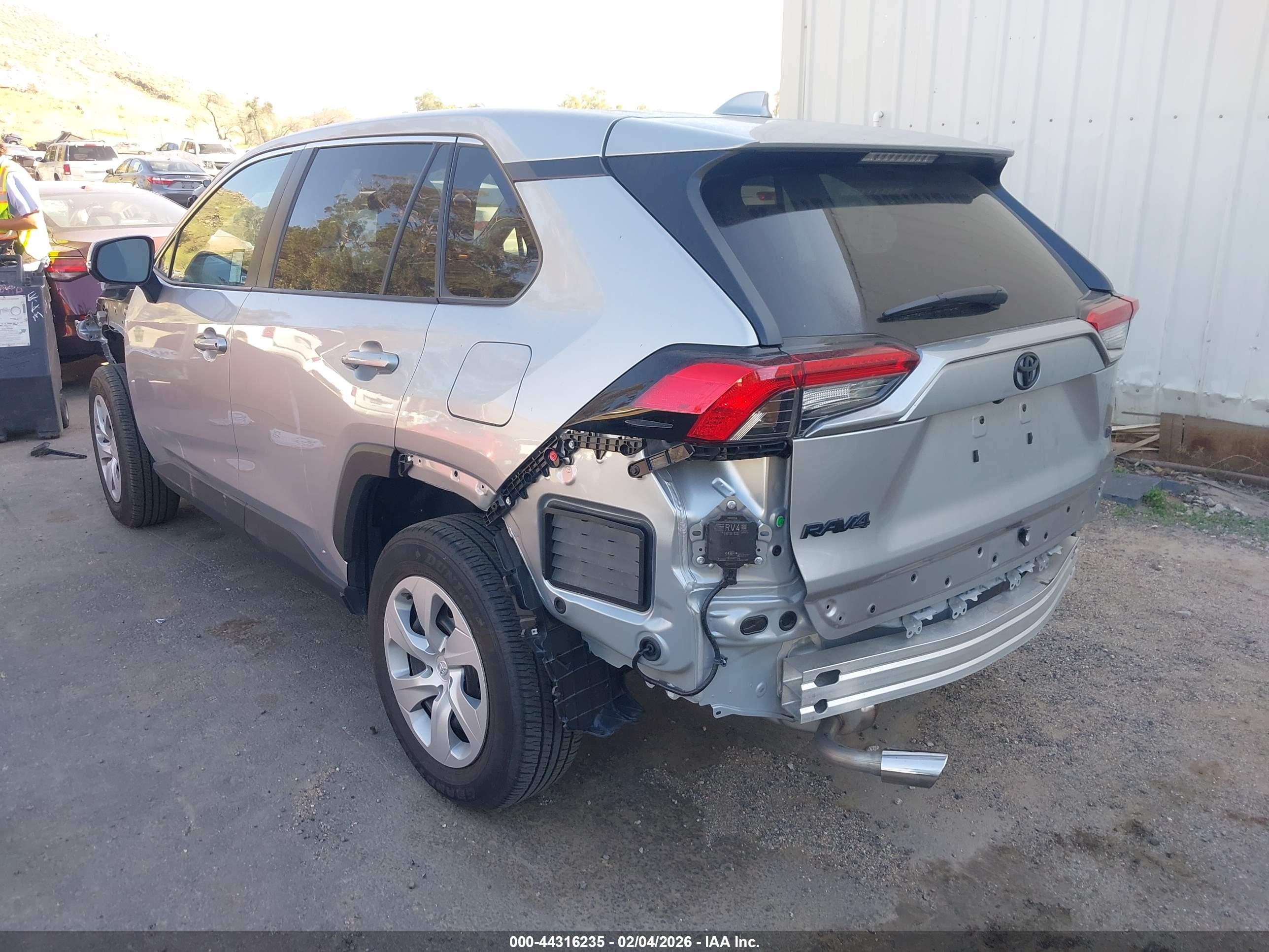 TOYOTA RAV4 image 3