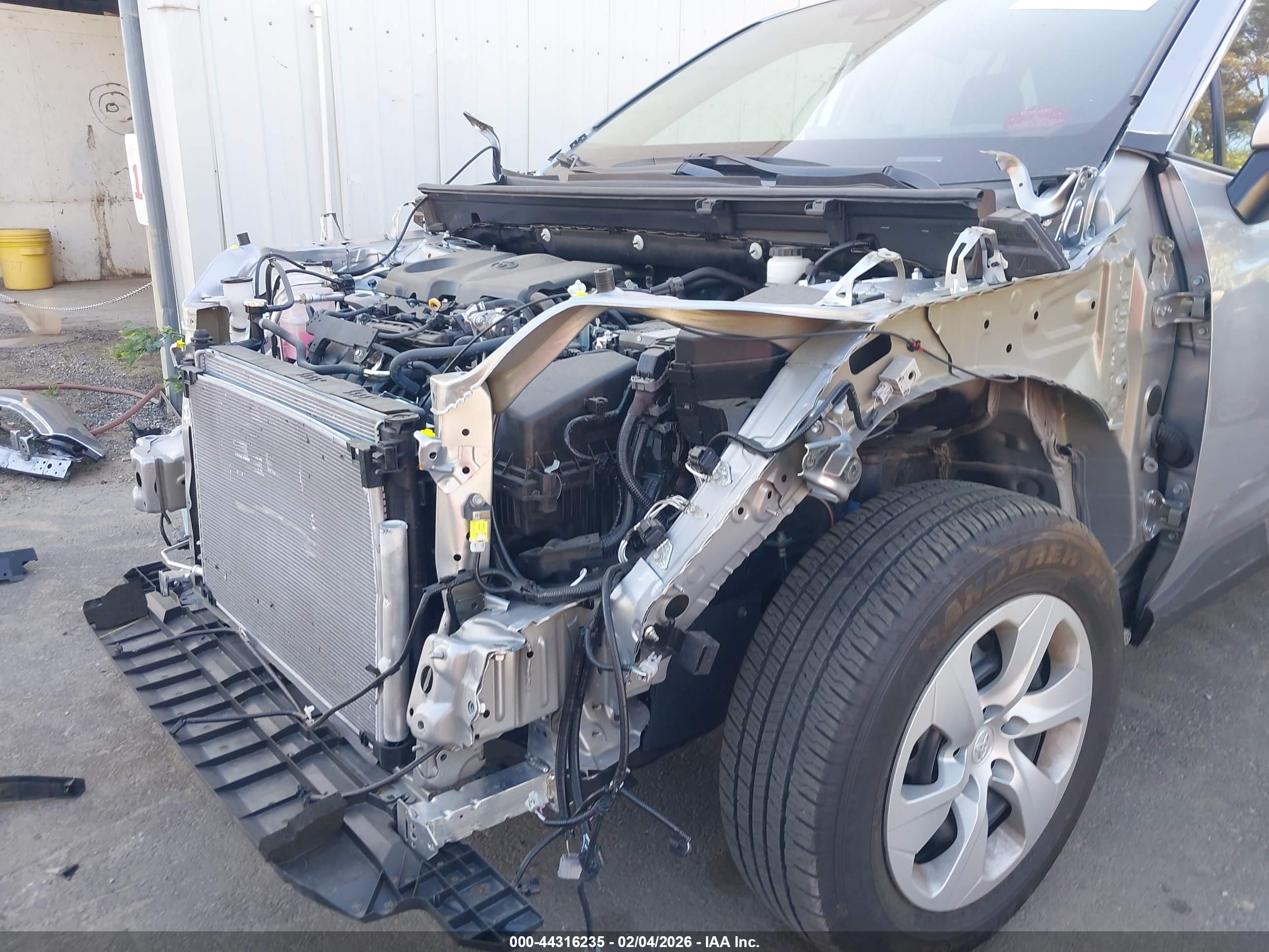 TOYOTA RAV4 image 6