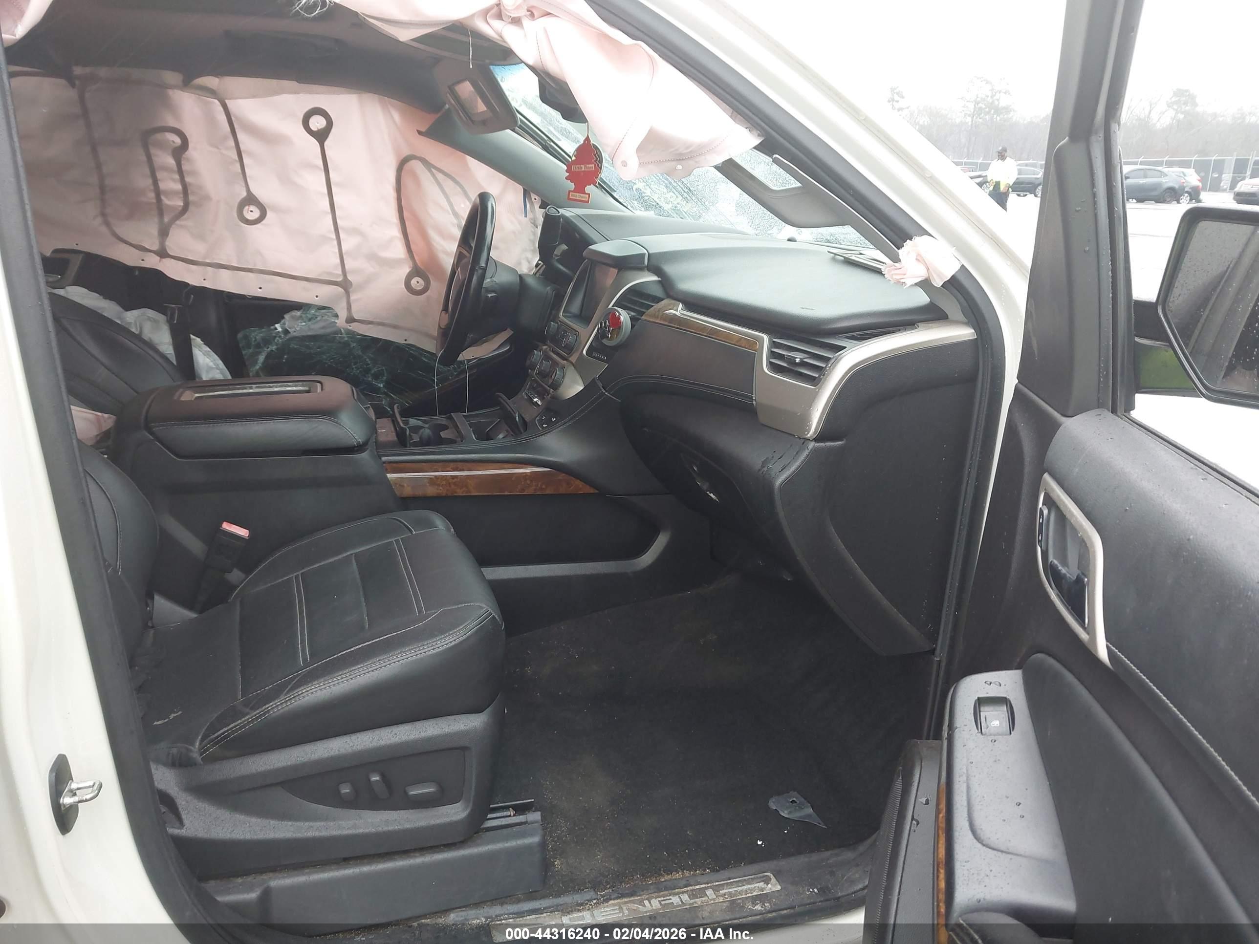 GMC YUKON image 5