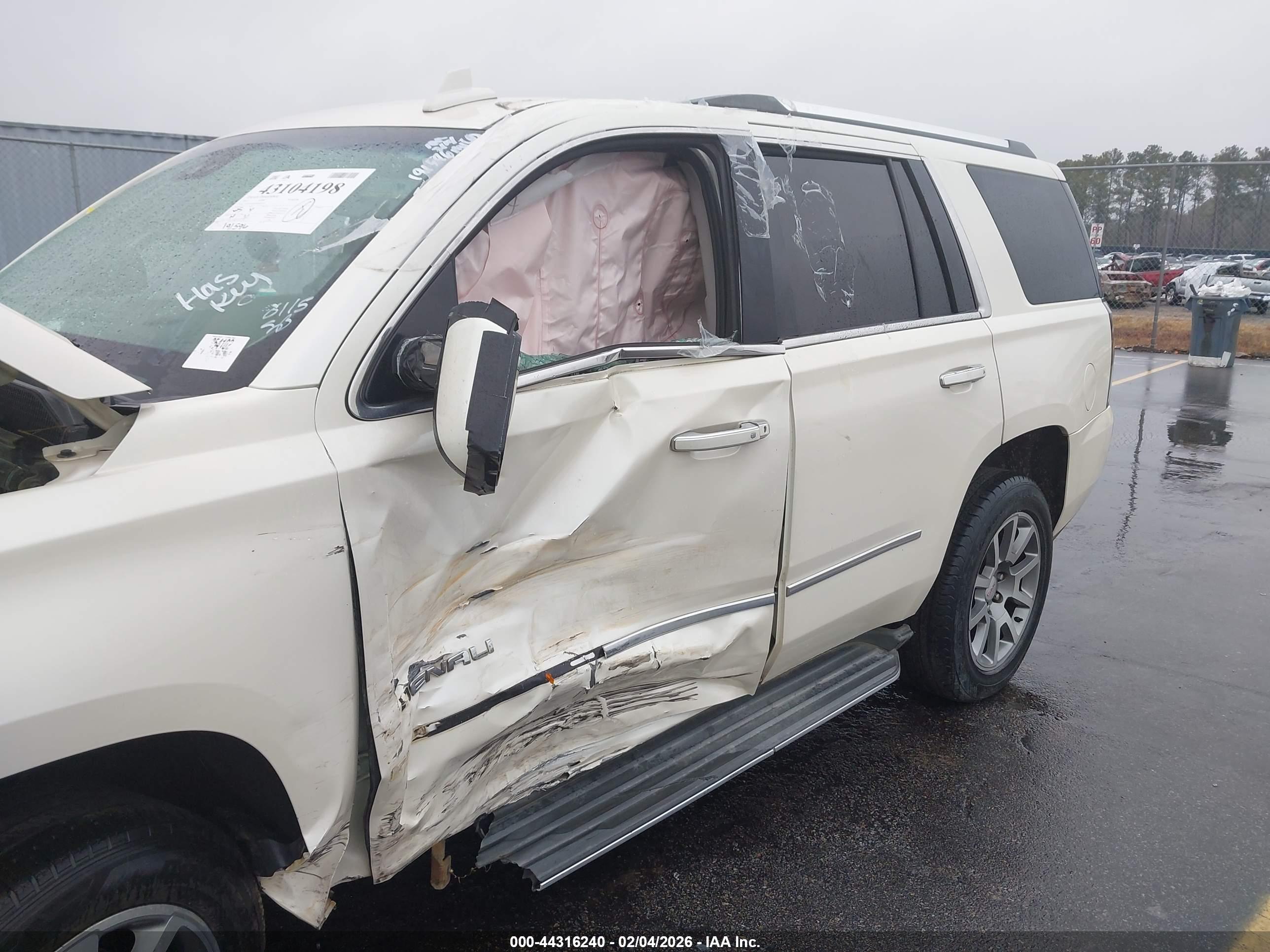 GMC YUKON image 6