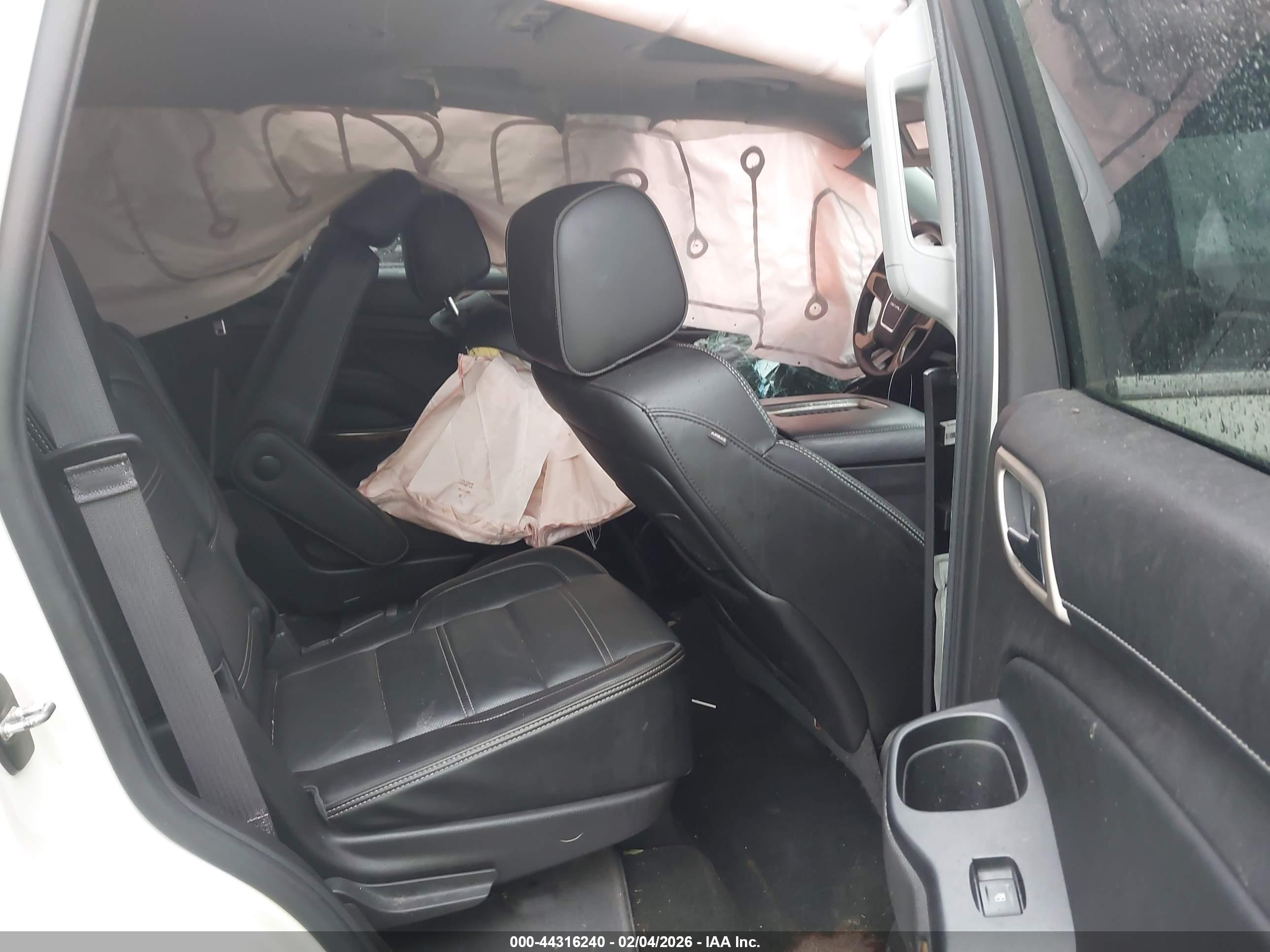 GMC YUKON image 8