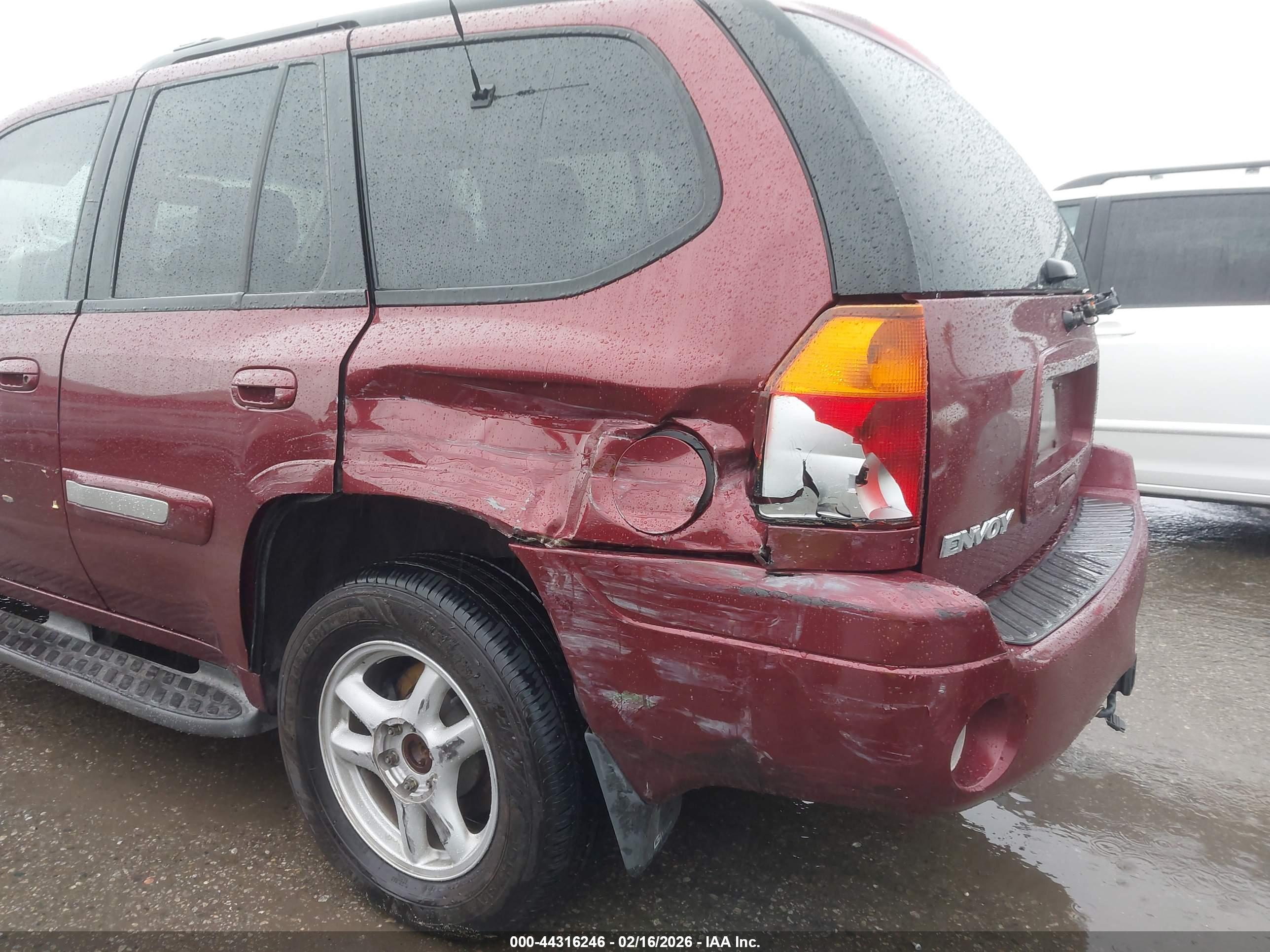 GMC ENVOY image 6